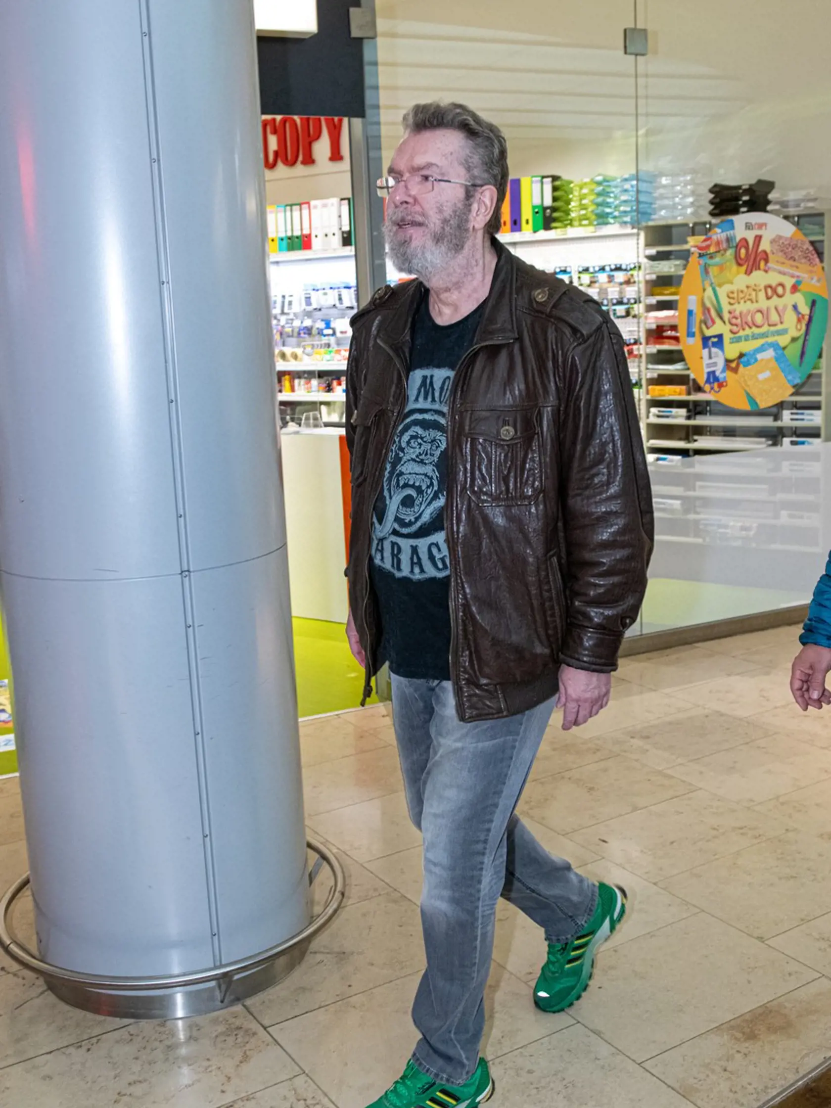 Spevák Rišo Müller predviedol schudnutú postavu a dlhšiu bradu.