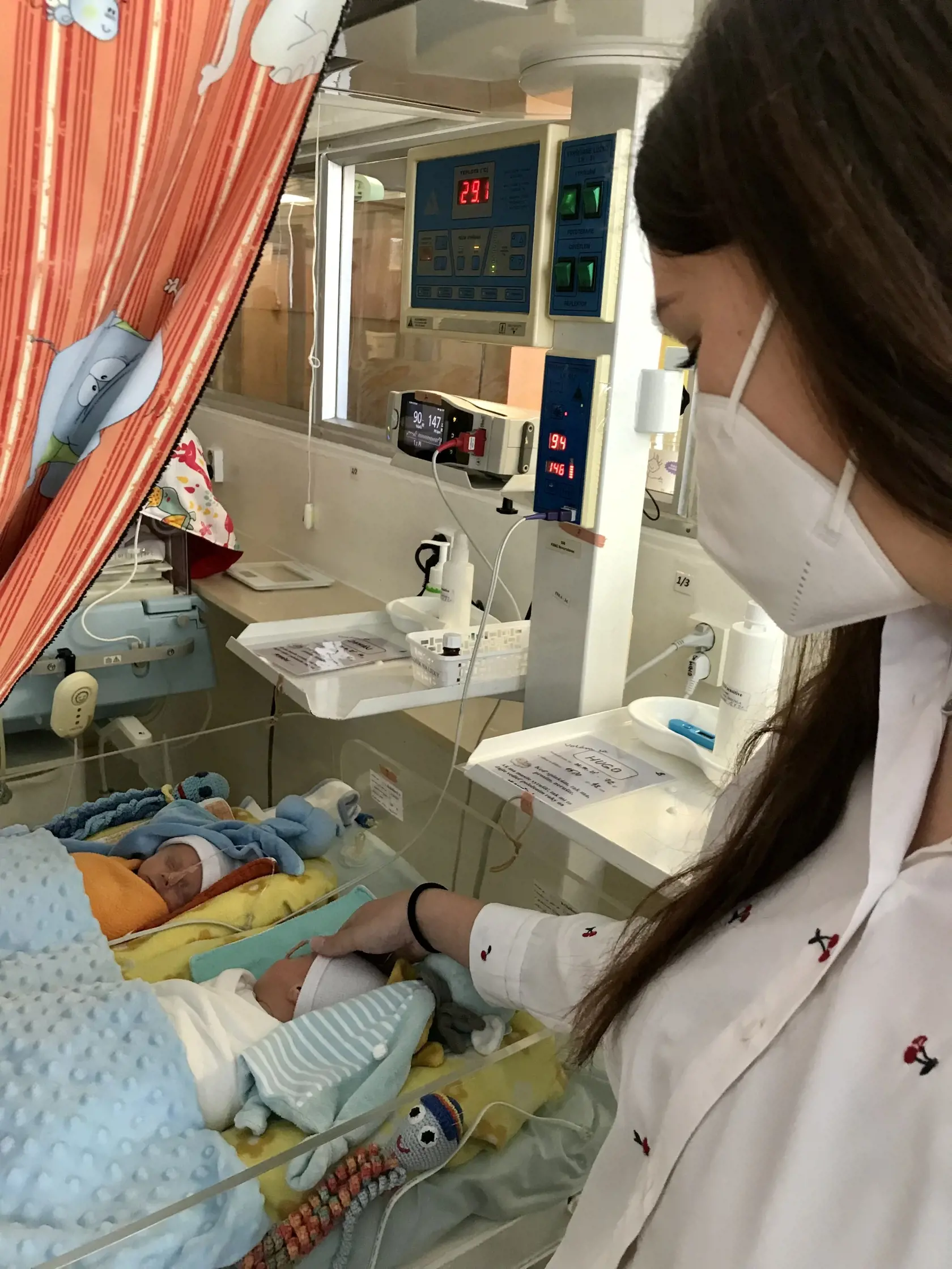 Toto sú ony:  Hugo a Damián dvaja bratia zo štvorčiat, ktoré sa narodili v košickej nemocnici mamine Veronike. (archívne foto)