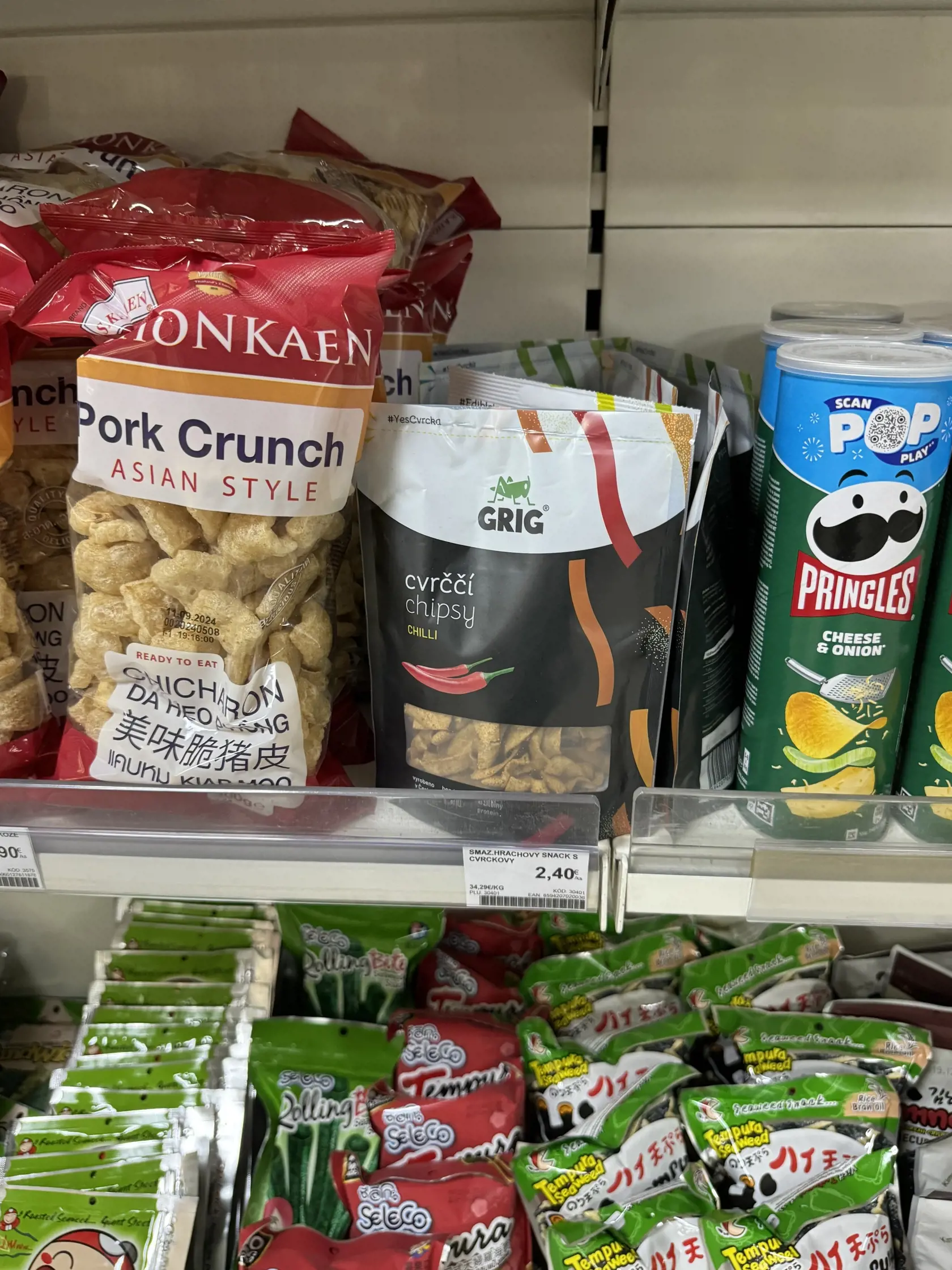 Potraviny s obsahom hmyzu už dnes zoženiete na Slovensku aj v kamenných obchodoch. My sme výrobky nakúpili v obchode s prevažne ázijským tovarom v Bratislave.