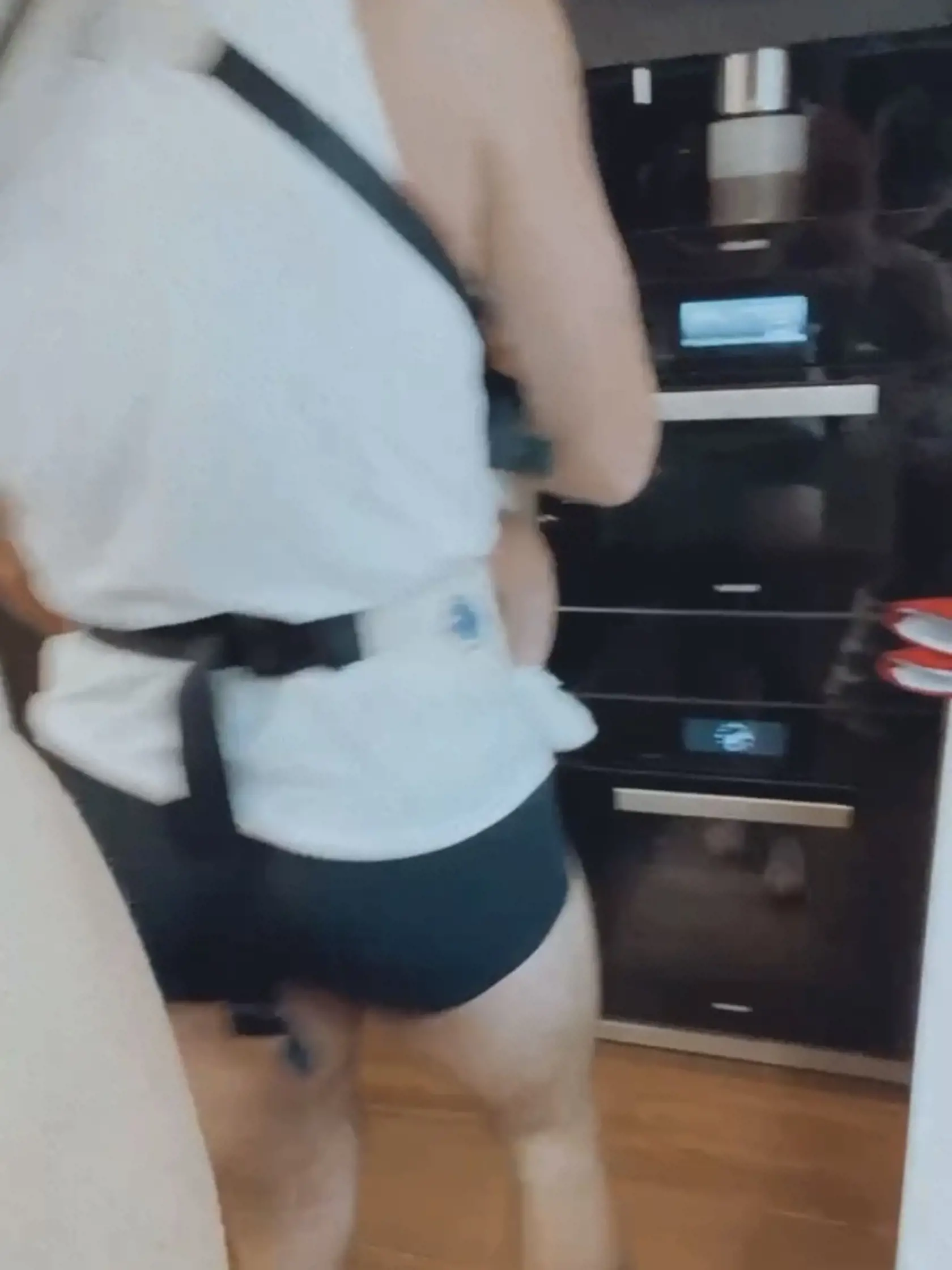 Gáborík sa s vysávačom premával po vile len v spodkoch.