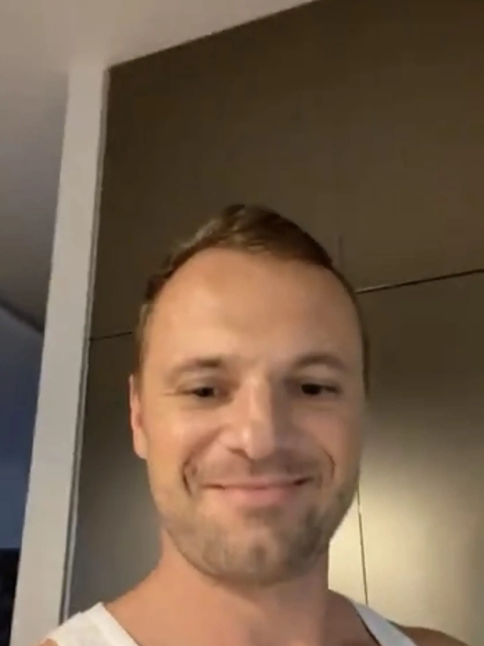 Gáborík sa najskôr prikradol do kuchyne...