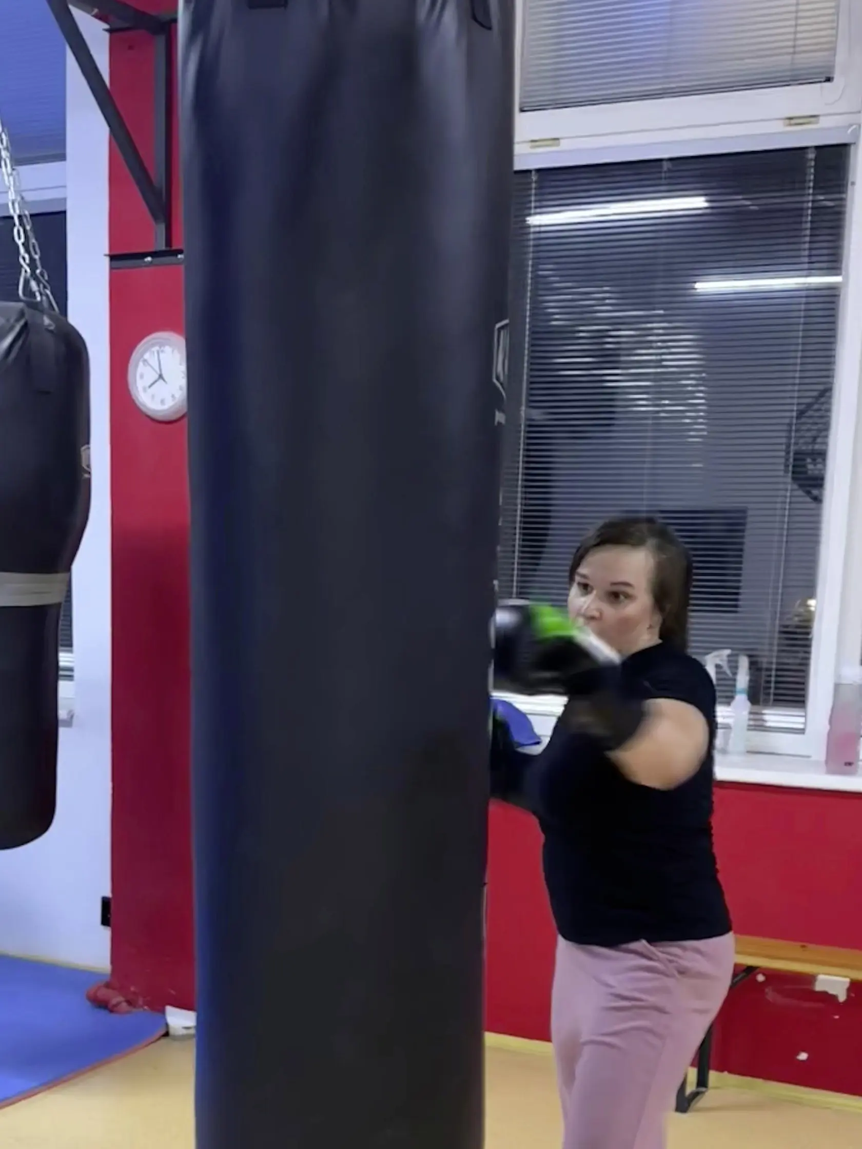 MMA tréning je novinka, ktorá ma chytila za srdce. V tomto prípade posilňujem zase iné partie tela. 
