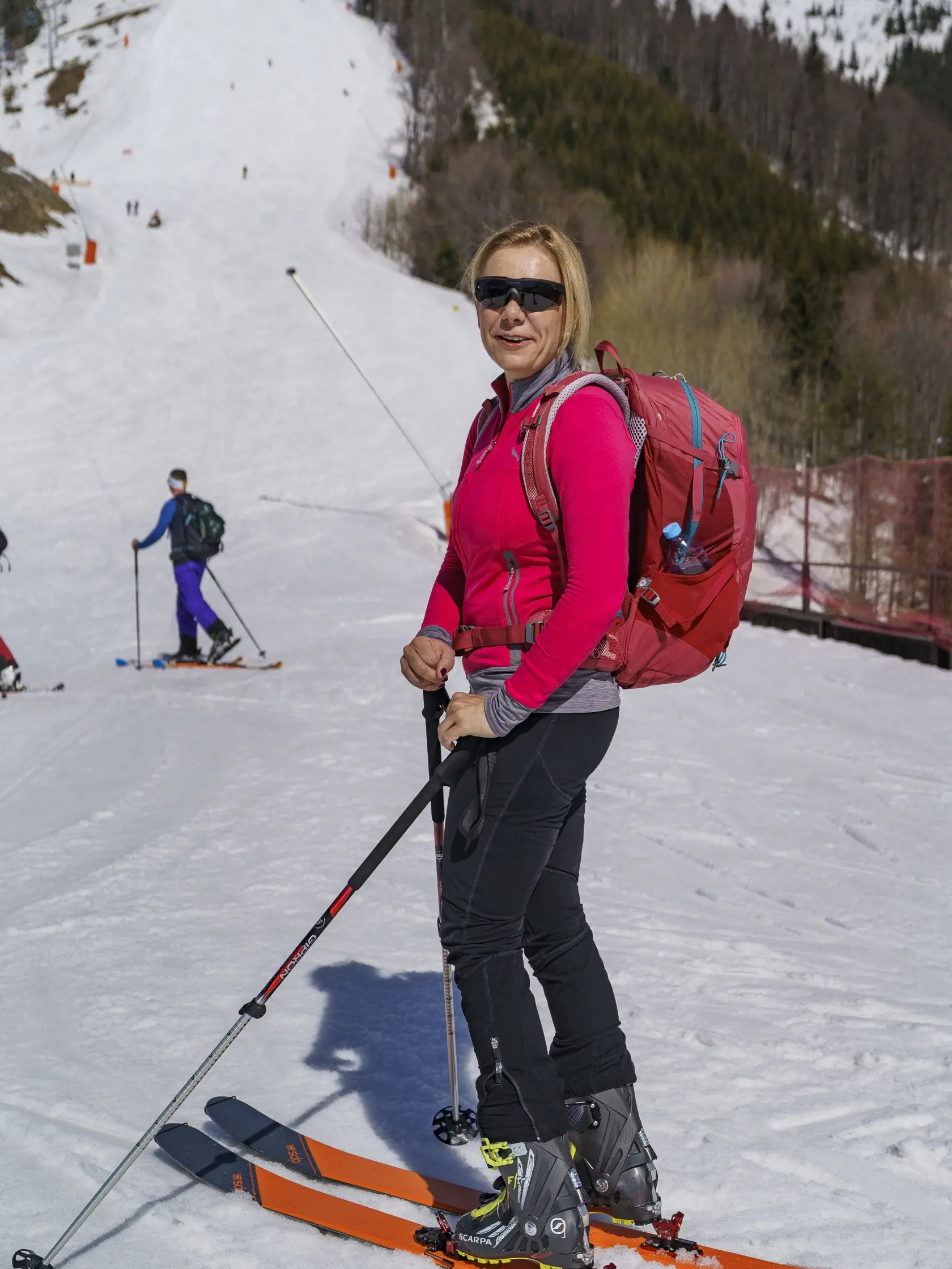 Aj politička Denisa Saková  prepadla skialpinizmu. Na snímke počas skialpového výstupu na Chopok.