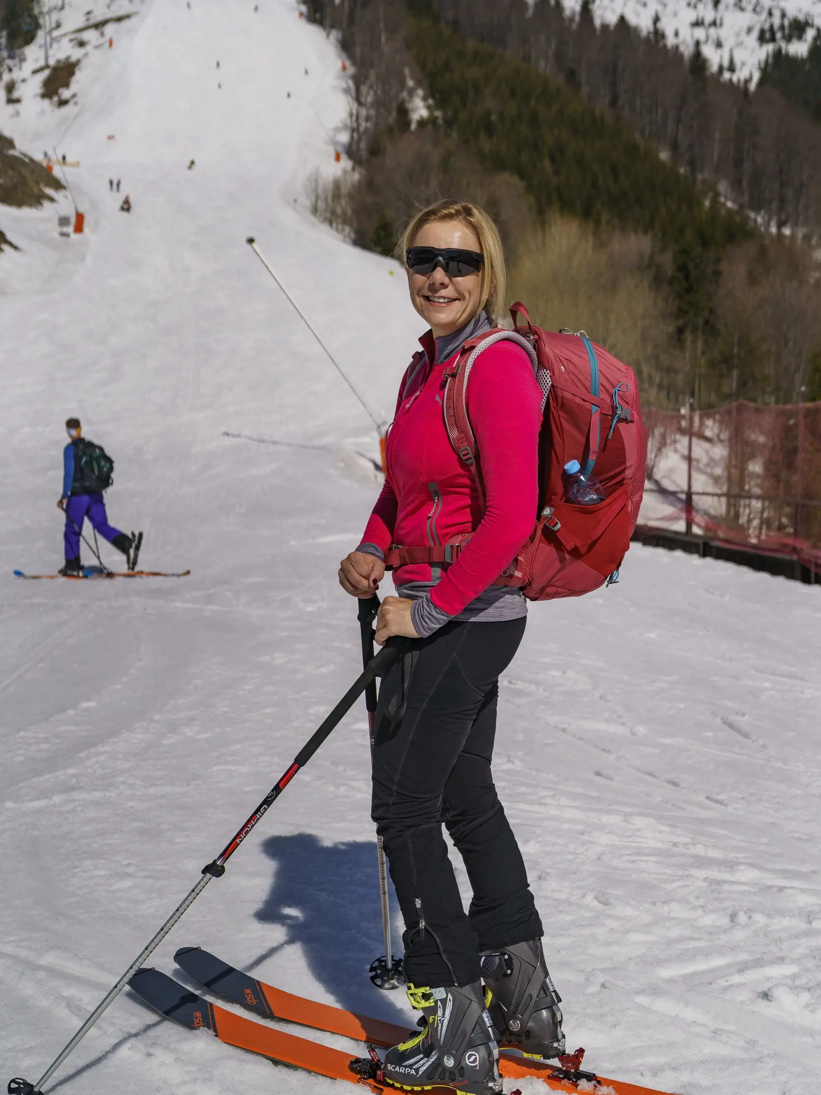 Aj politička Denisa Saková  prepadla skialpinizmu. Na snímke počas skialpového výstupu na Chopok.