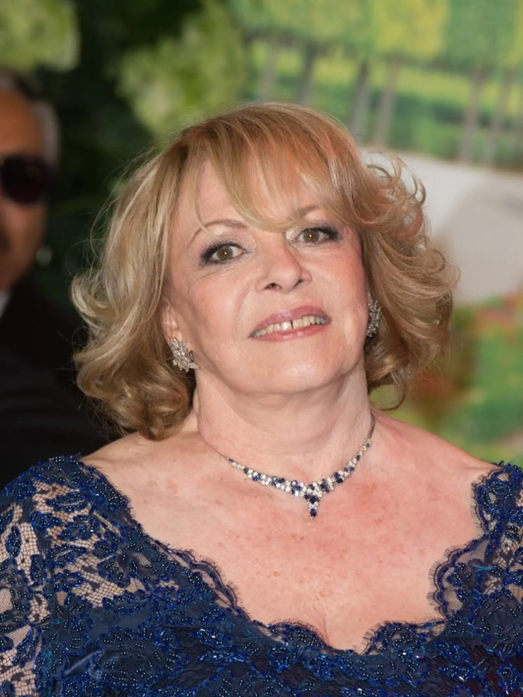 V našich končinách hádam neexistuje nikto, kto by nepoznal Angeliku. Legendárne filme o kráľovnej anjelov pripútali k televíziám tisíce divákov. Ako však hlavná predstaviteľka Michèle Mercier (84) žije dnes? Sláva sa stala jej spásou aj prekliatím...