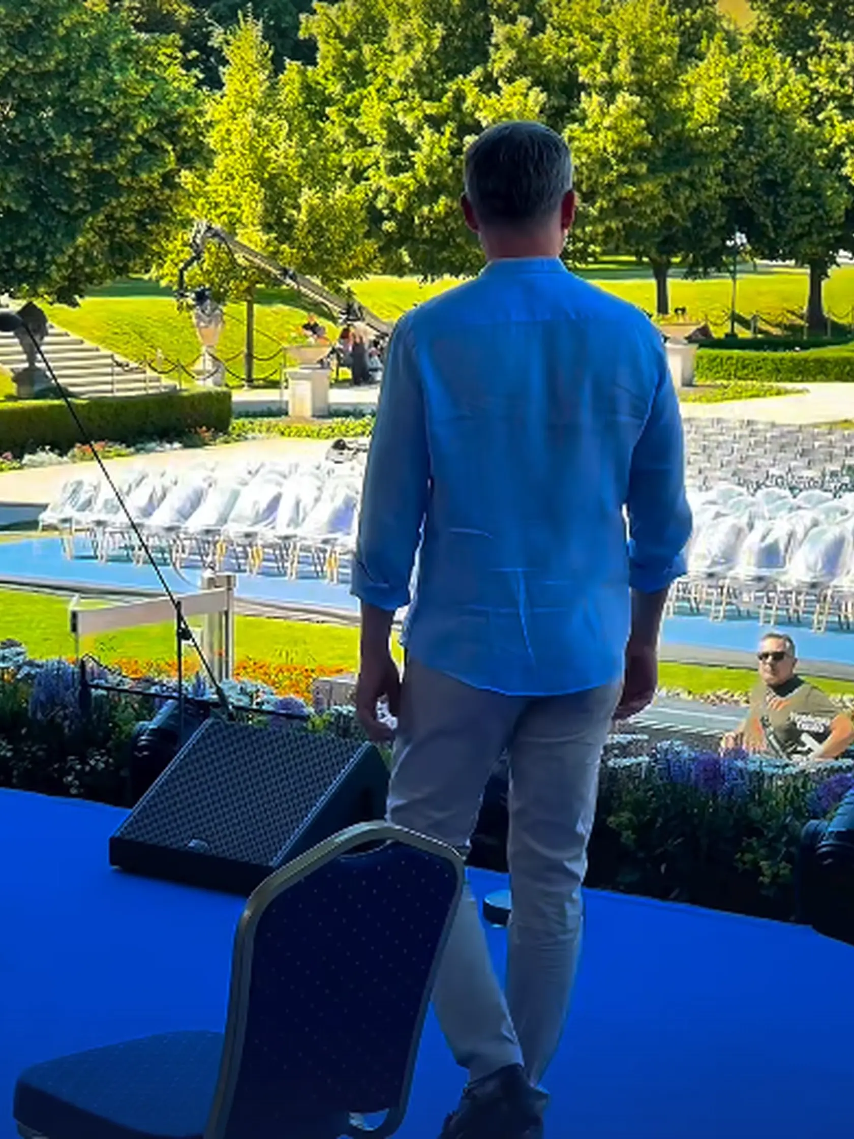 Prezident Peter Pellegrini sa ukázal aj v letnom uvoľnenejšom outfite. 
