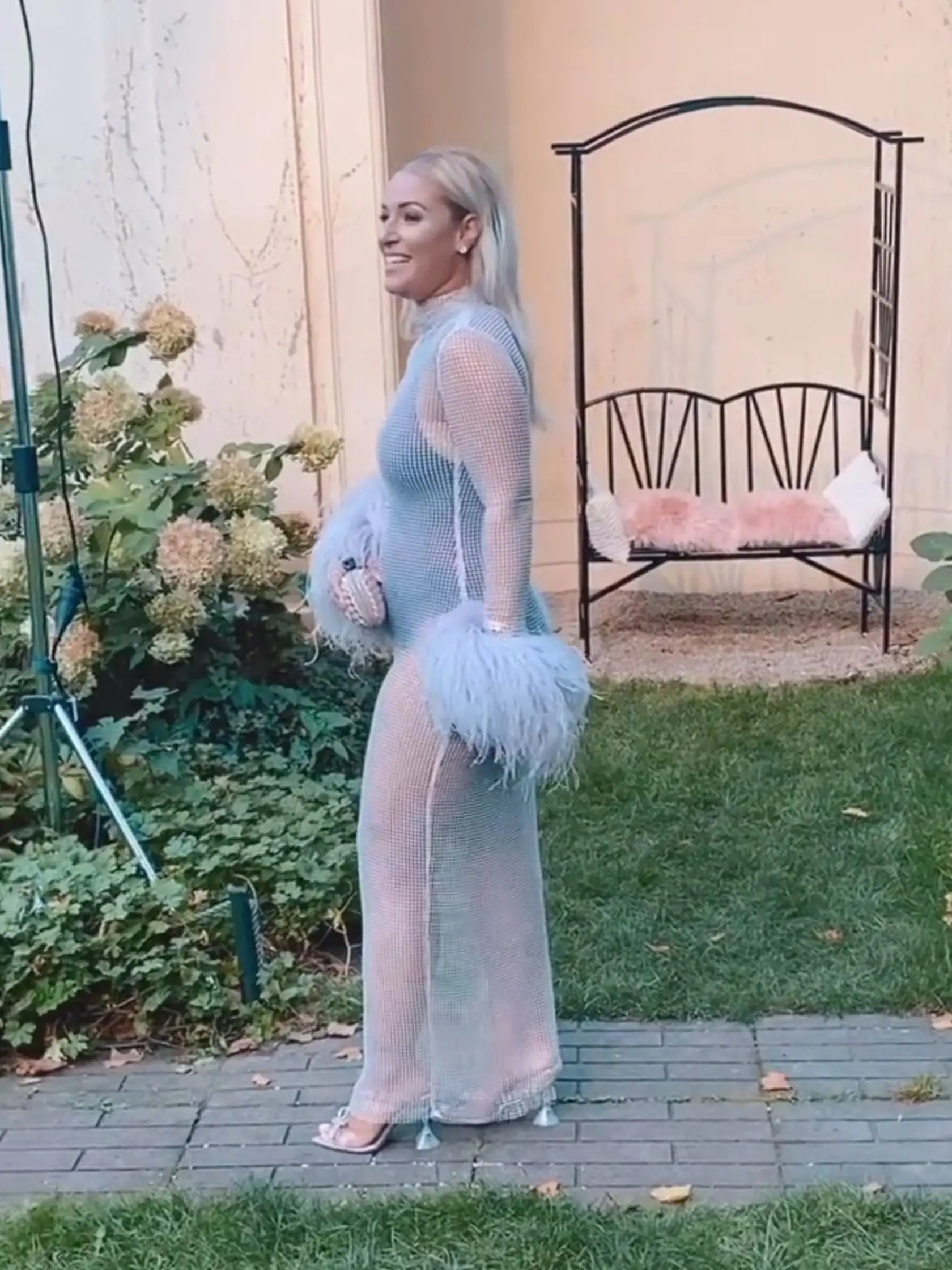 Podarilo sa nám zistiť, že naša bývalá tenistka mala na sebe odvážny model z dielne návrhárky Zuzany Kubíčkovej.