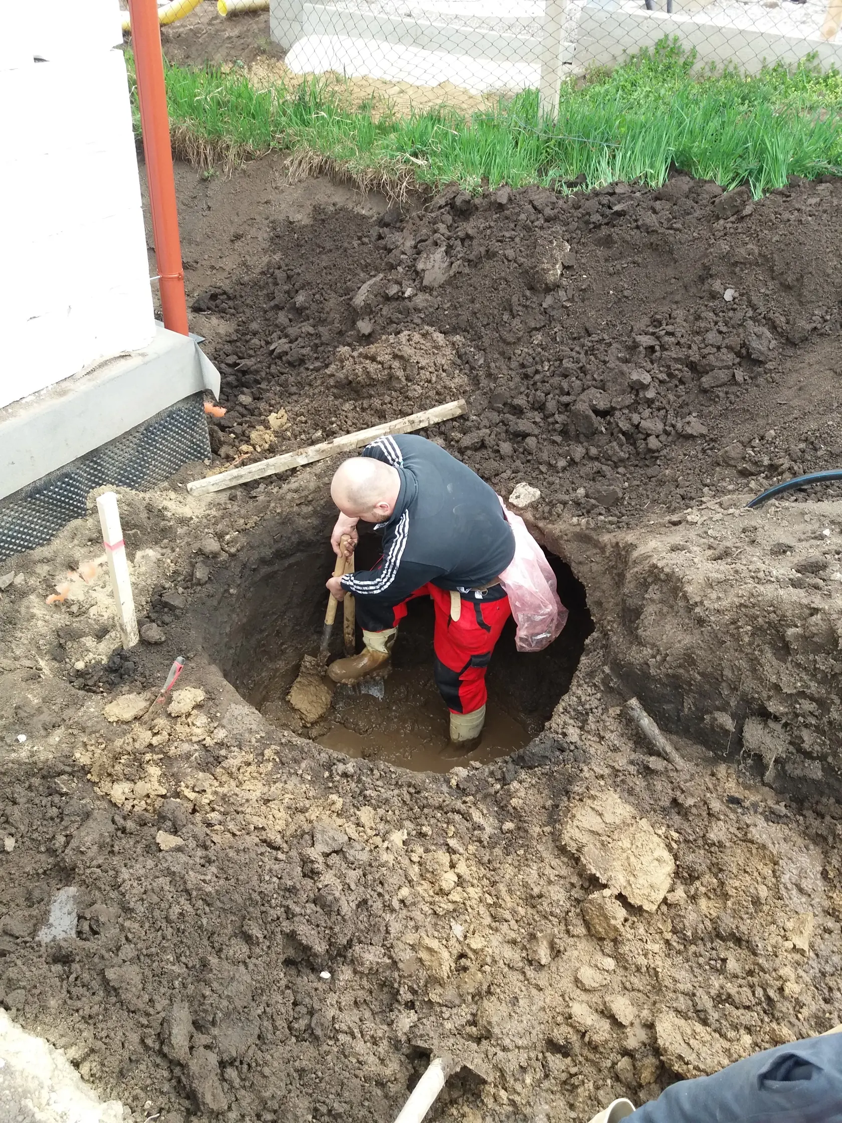 Čas kopania sa nedá odhadnúť, záleží to najmä od podložia.