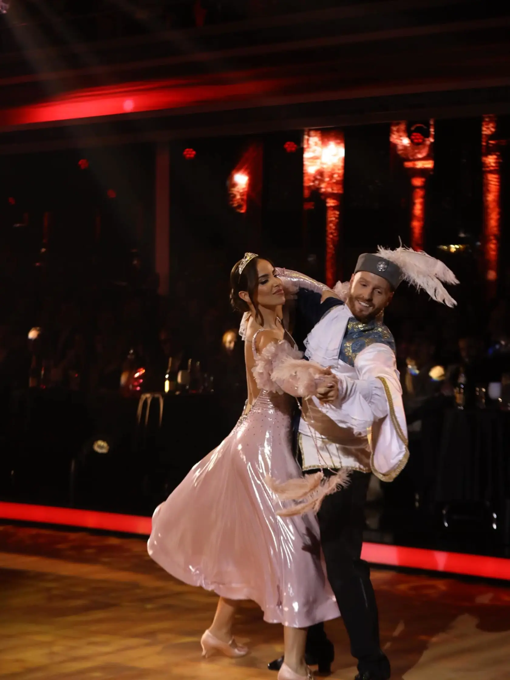 3. kolo Let´s Dance: Simona Leskovská a Vilda Šír. Zatancovali viedenský valčík na pieseň z filmu Tri oriešky pre Popolušku. 