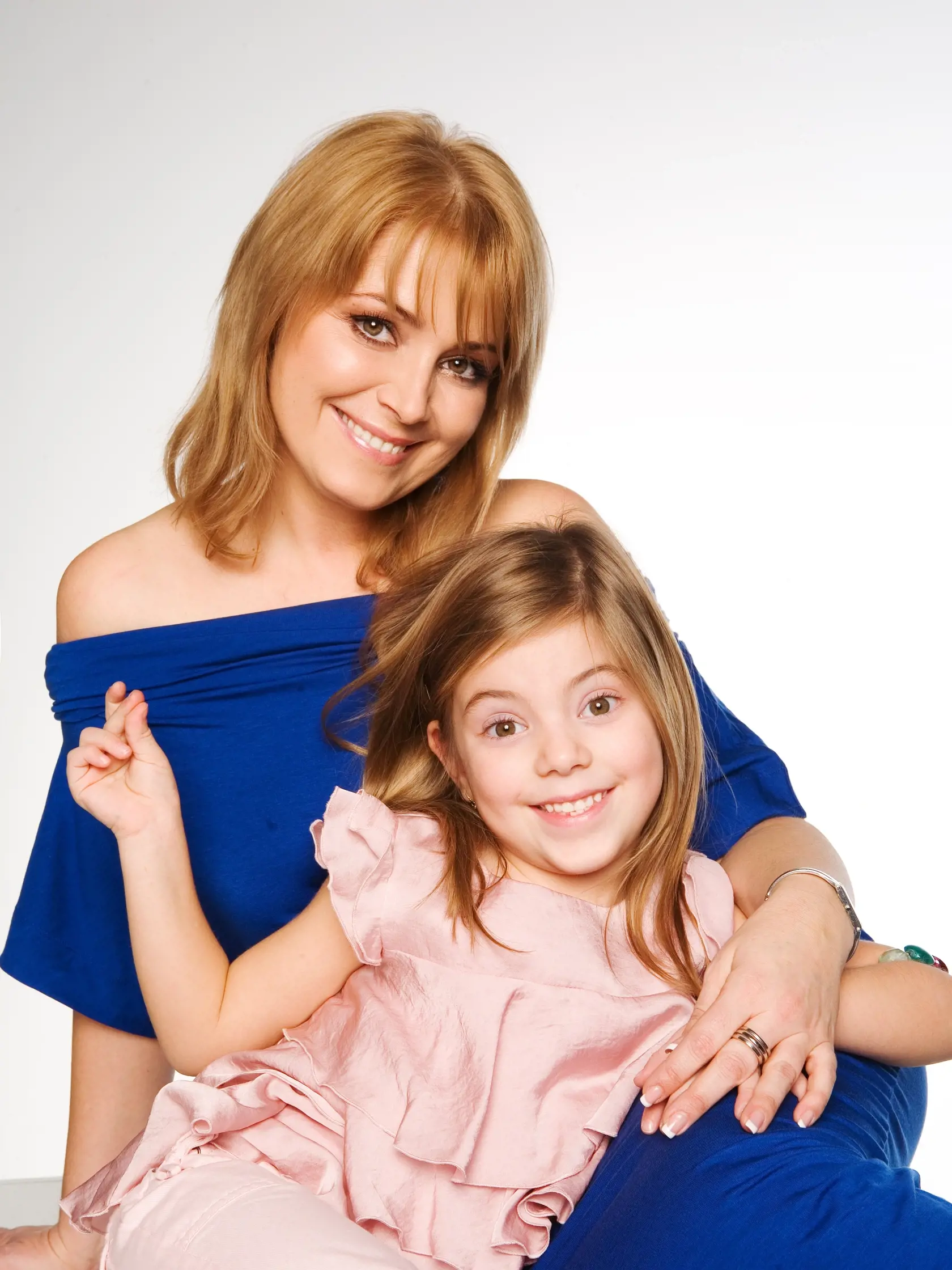 Zuzana Vačková, herečka, žena, úsmev, dcéra Maruška, matka, dieťa
Foto: Júlia Šimáková
Uverejnené: Báječná žena 17/2011

pôvodný súbor:IMG_7986.eps