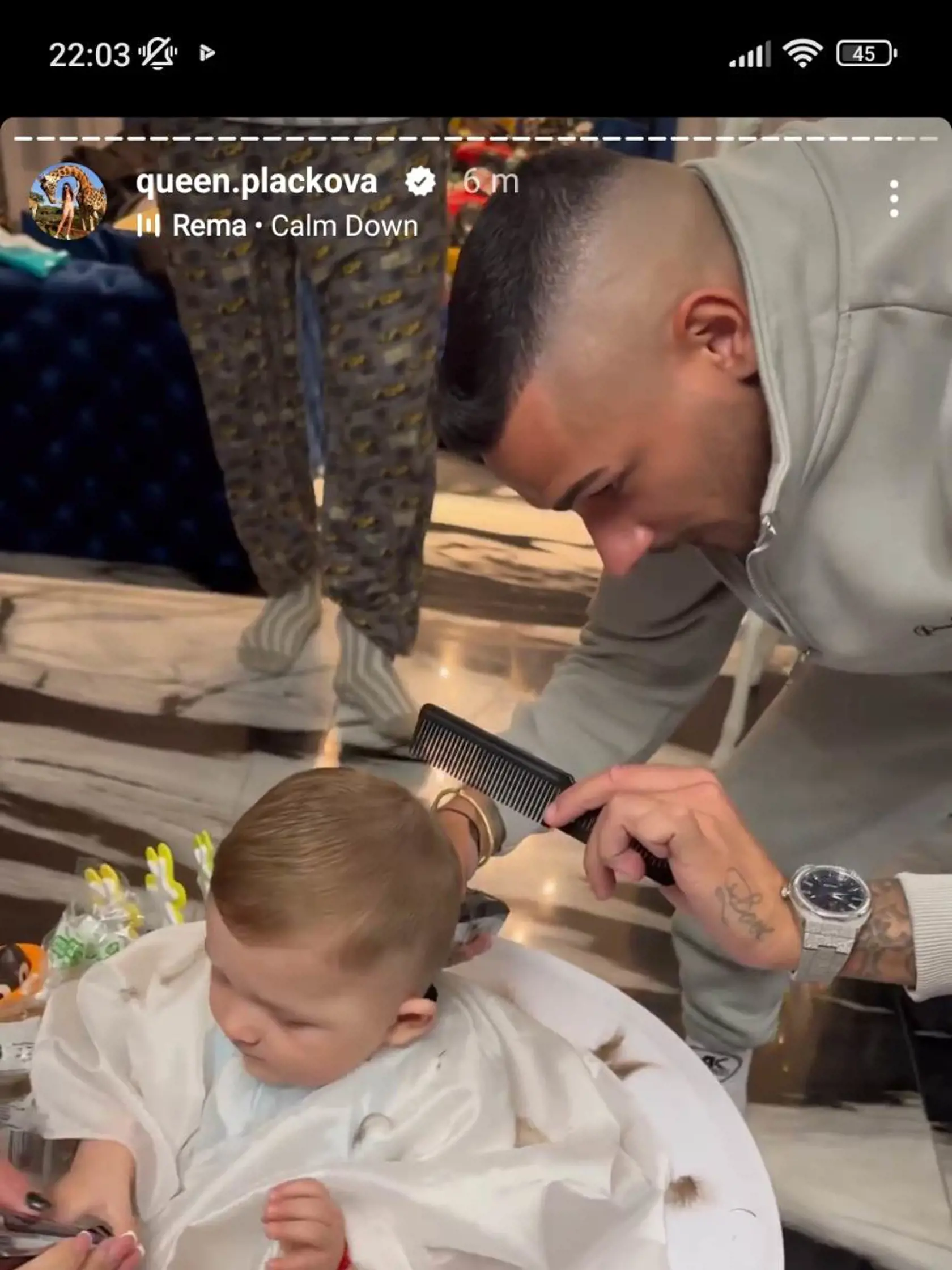 O Dionkov účes sa postaral Zuzanin kamarát.