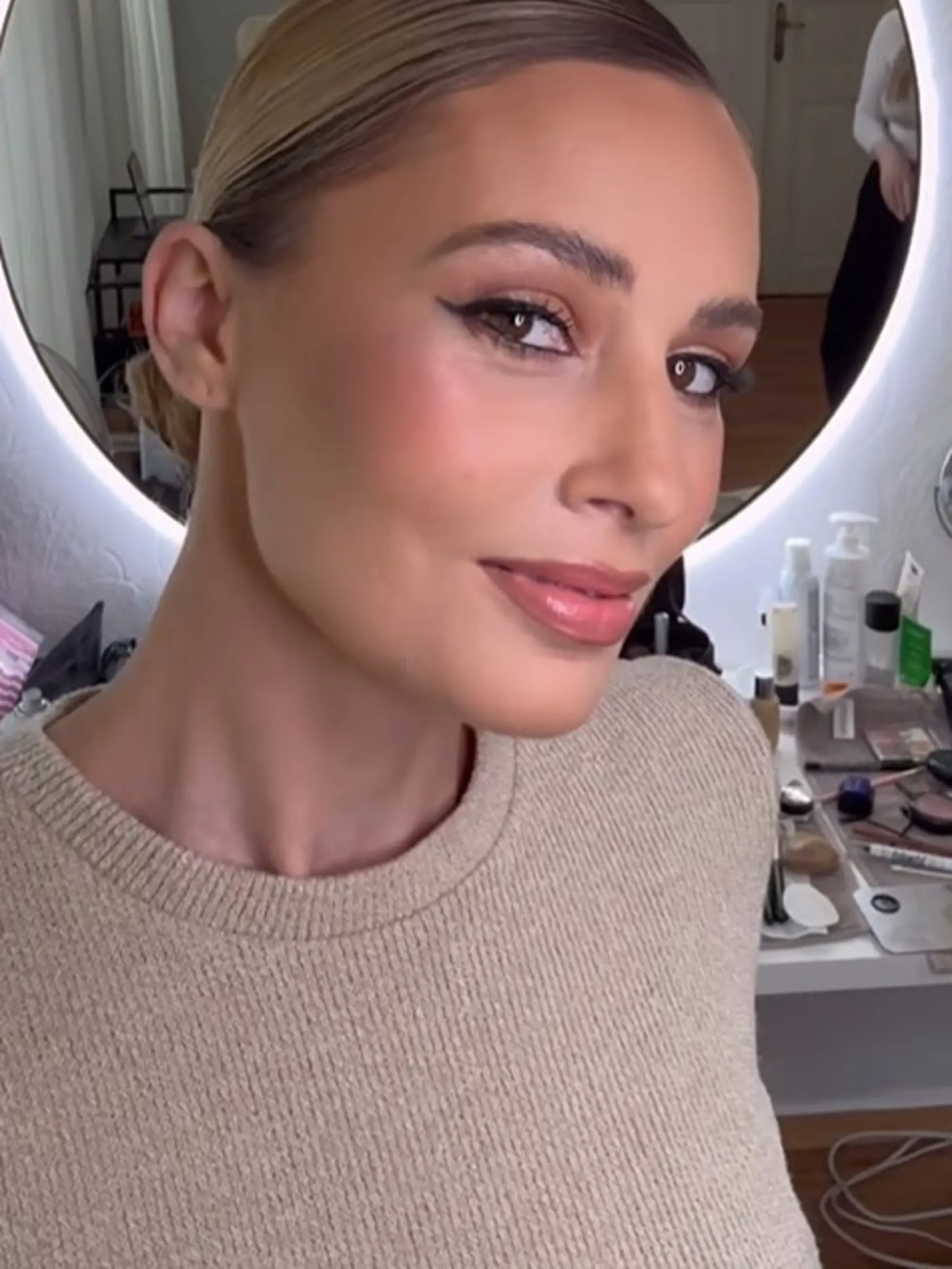 Mária Čírová nalíčená na nakrúcanie videoklipu