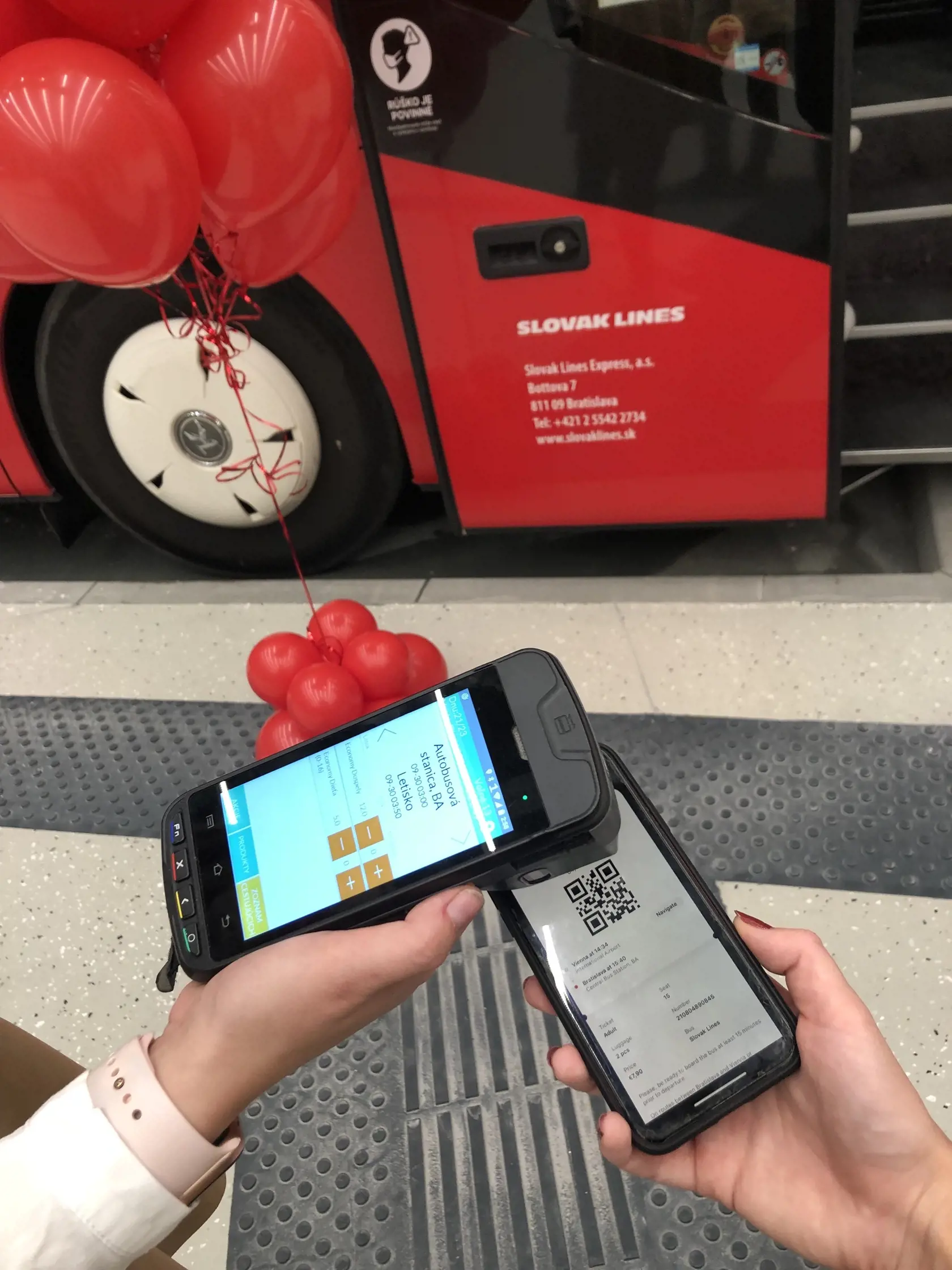 Na snímke sú autobusy Slovak Lines, ktoré budú premávať na medzinárodnej linke Bratislava – Viedeň.