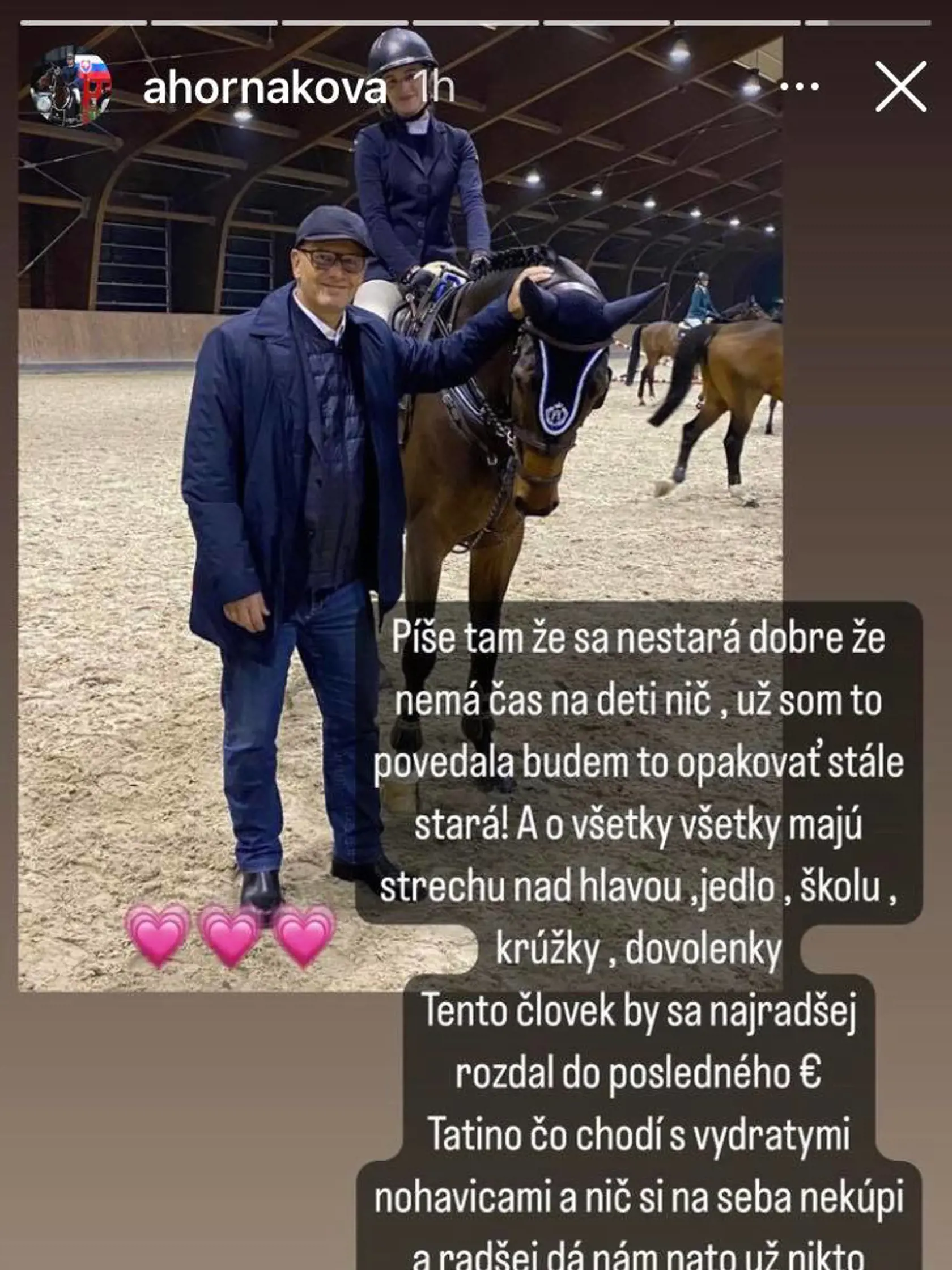 Dcéra Borisa Kollára Saša Horňáková reaguje na verejné obvinenia zo strany Borisovej ex Barbory Richterovej.