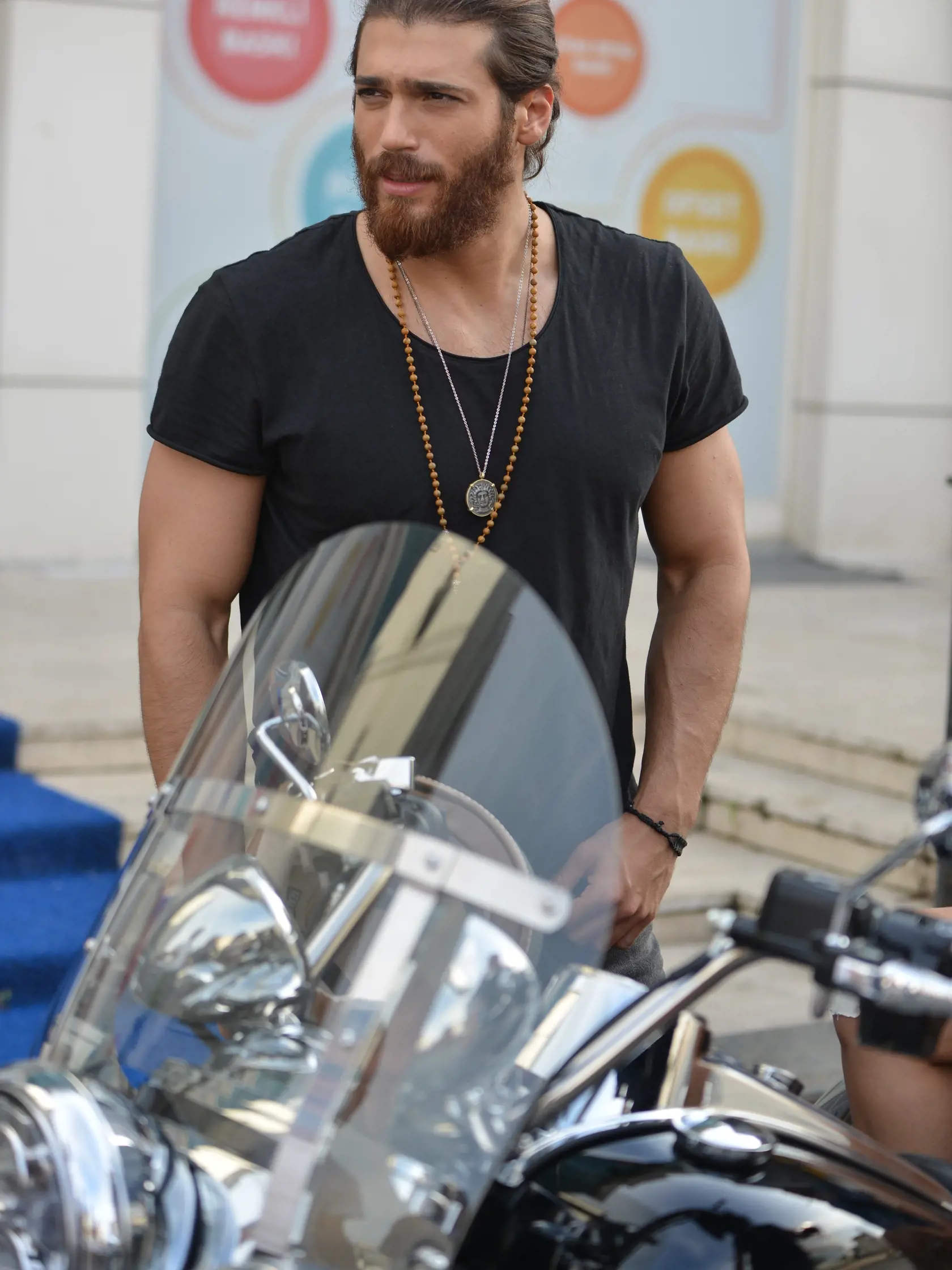 Can Yaman zo seriálu S hlavou v oblakoch