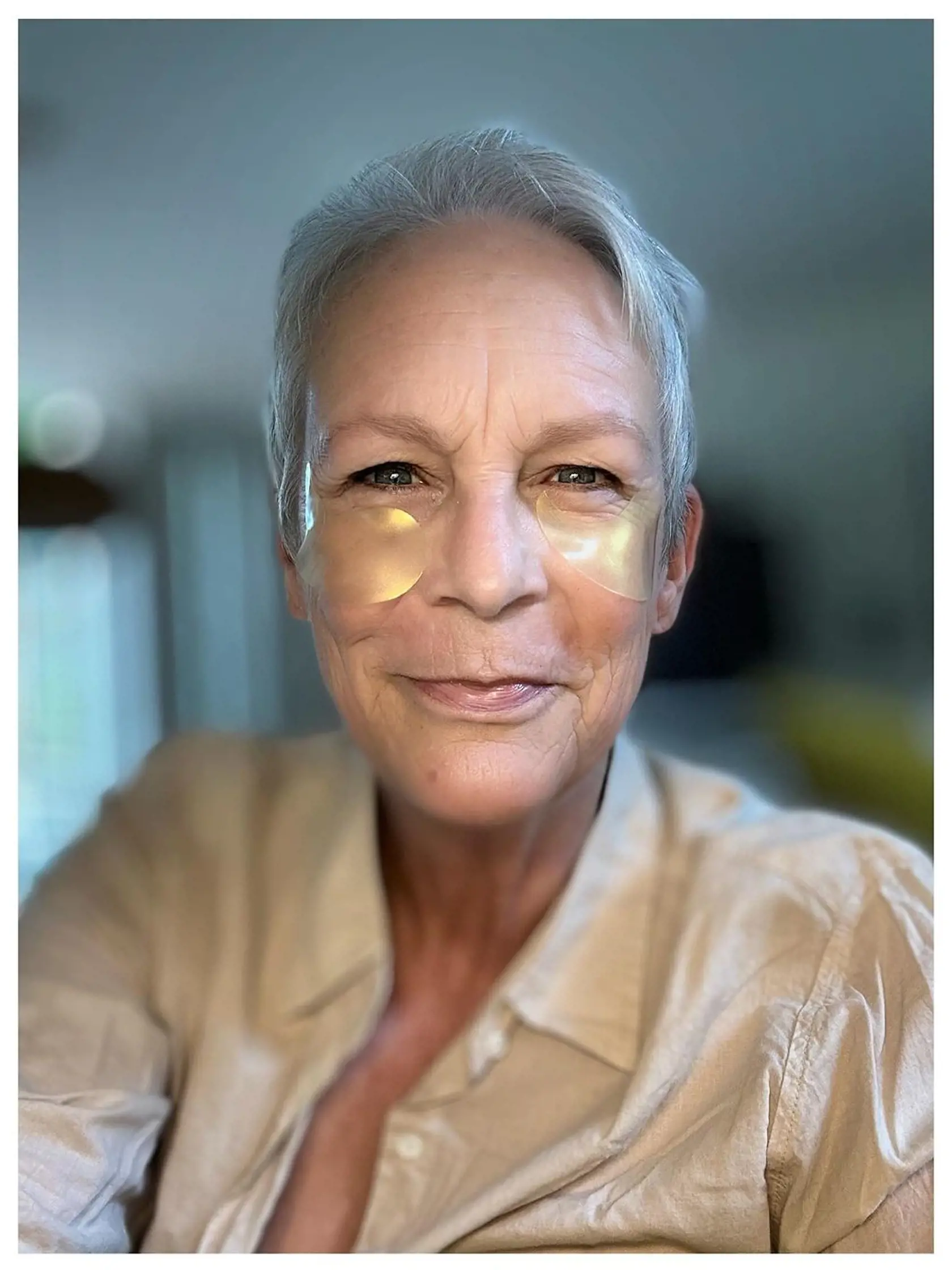 Jamie Lee Curtis hrdo ukazuje svoj vrásky aj šedivé vlasy.