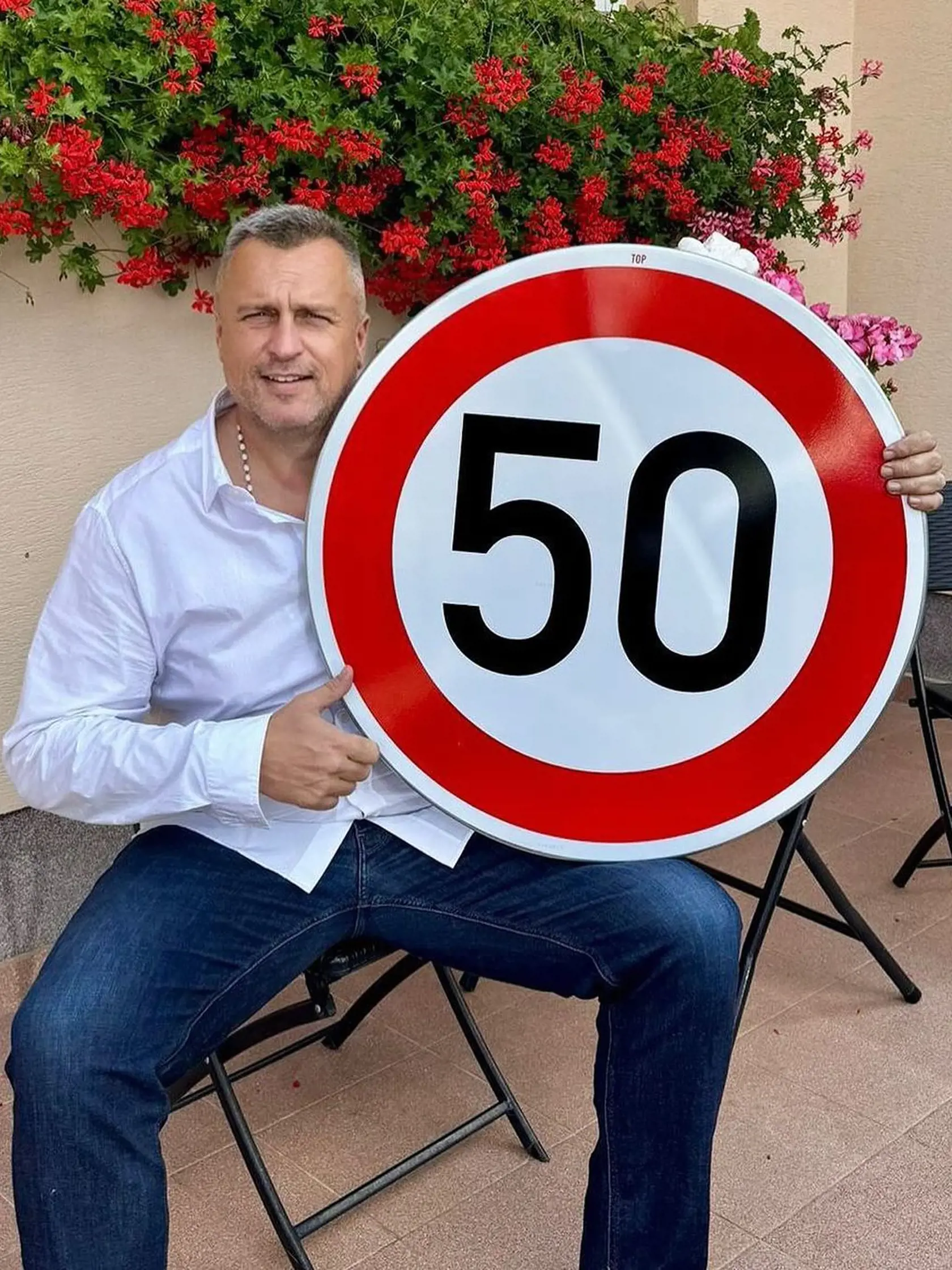 Predseda SNS Andrej Danko dostal na svoje okrúhle narodeniny trefný darček. Označil ho ako TOP DARČEK tento rok.