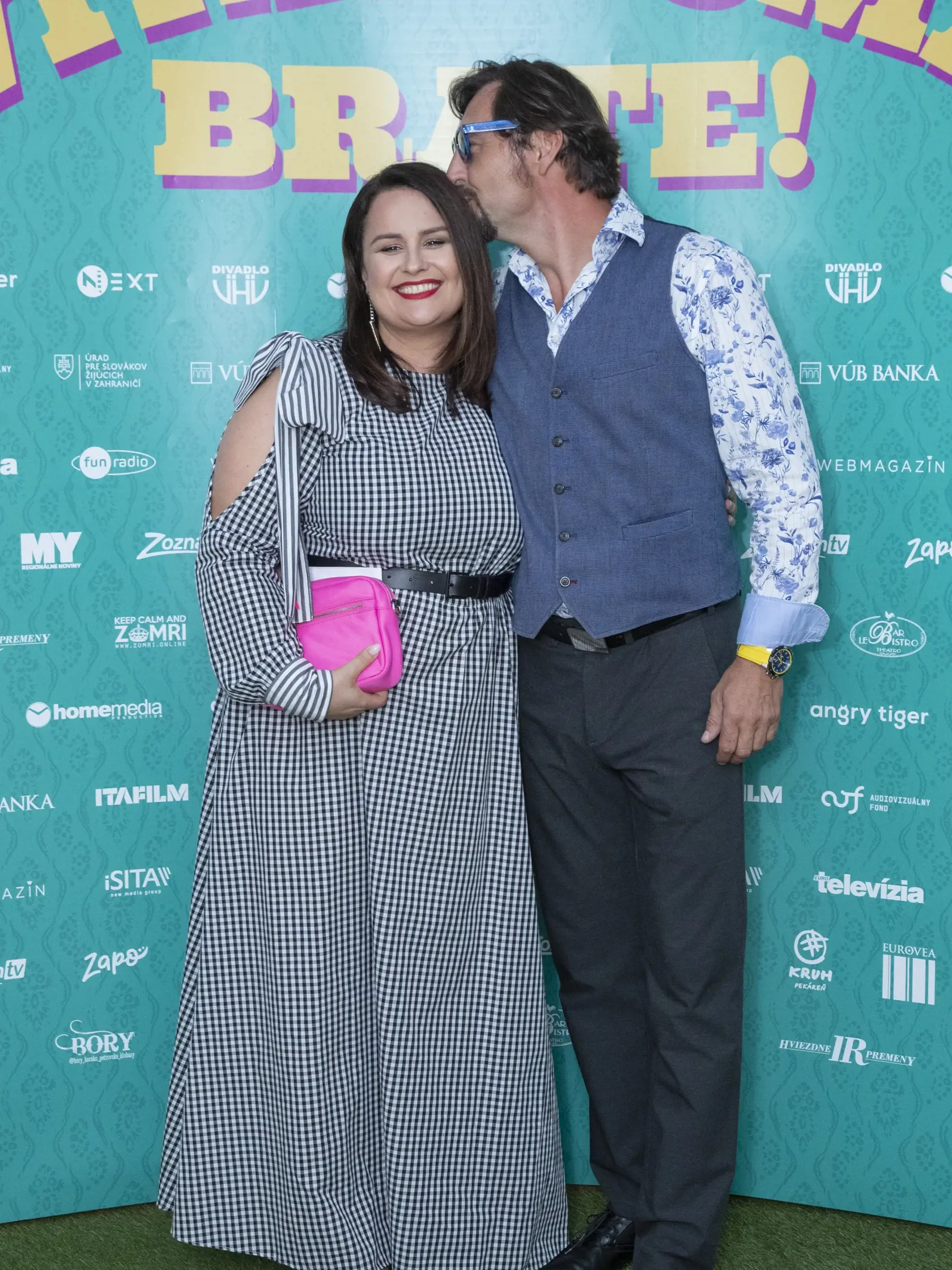 Premiéra filmu Vitaj doma brate! Na snímke je Petra Polnišová a Lukáš Latinák.