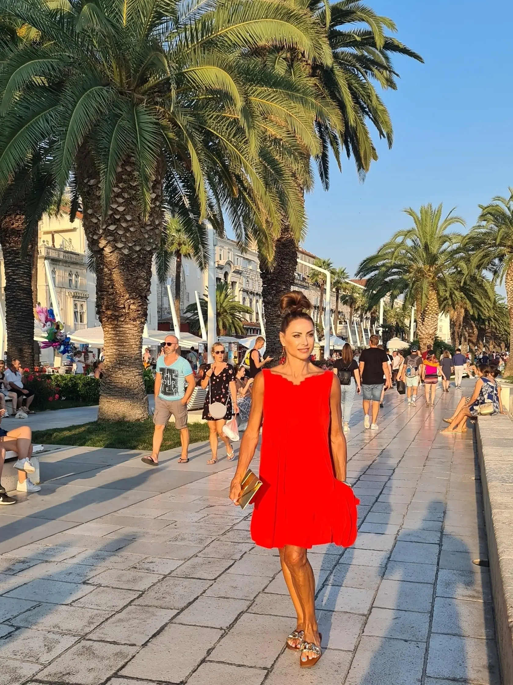 Zora Czoborová si v lete užíva na cestách po Južnej Európe, ale nezaháľa ani pracovne. Trénuje zákazníčky na letných zájazdových fitness pobytoch.