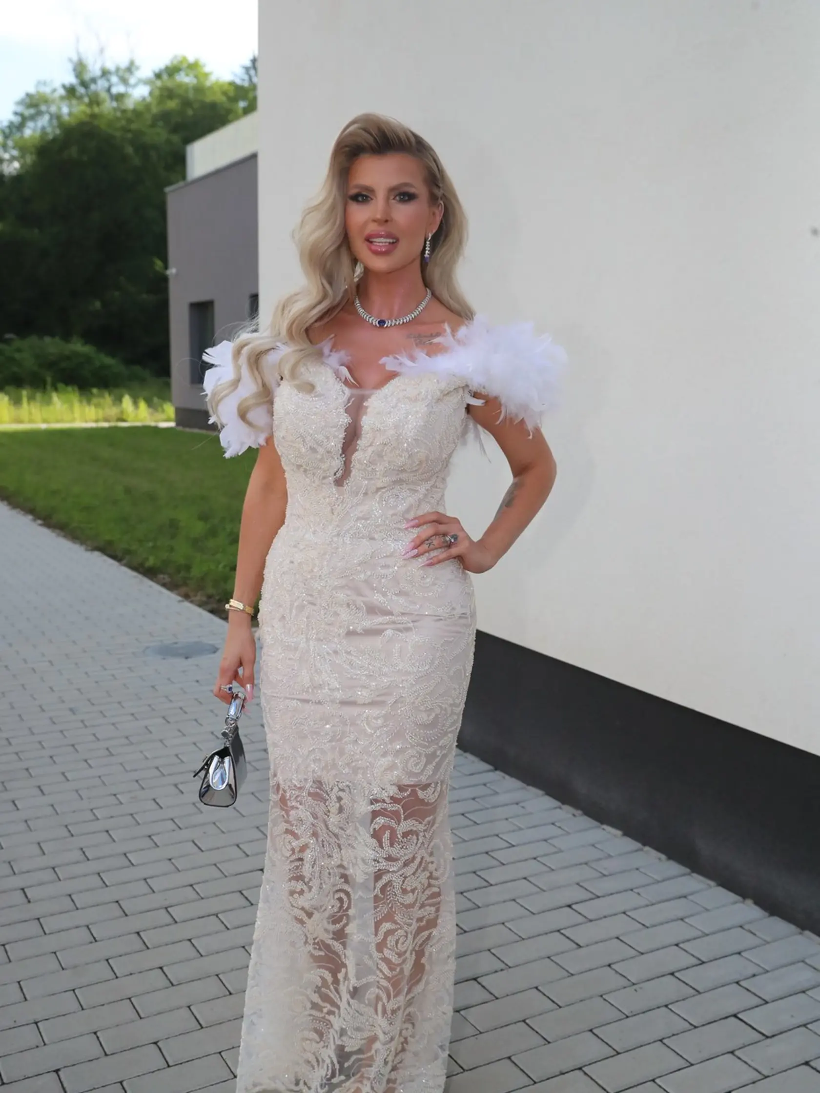 Lela Vémola.