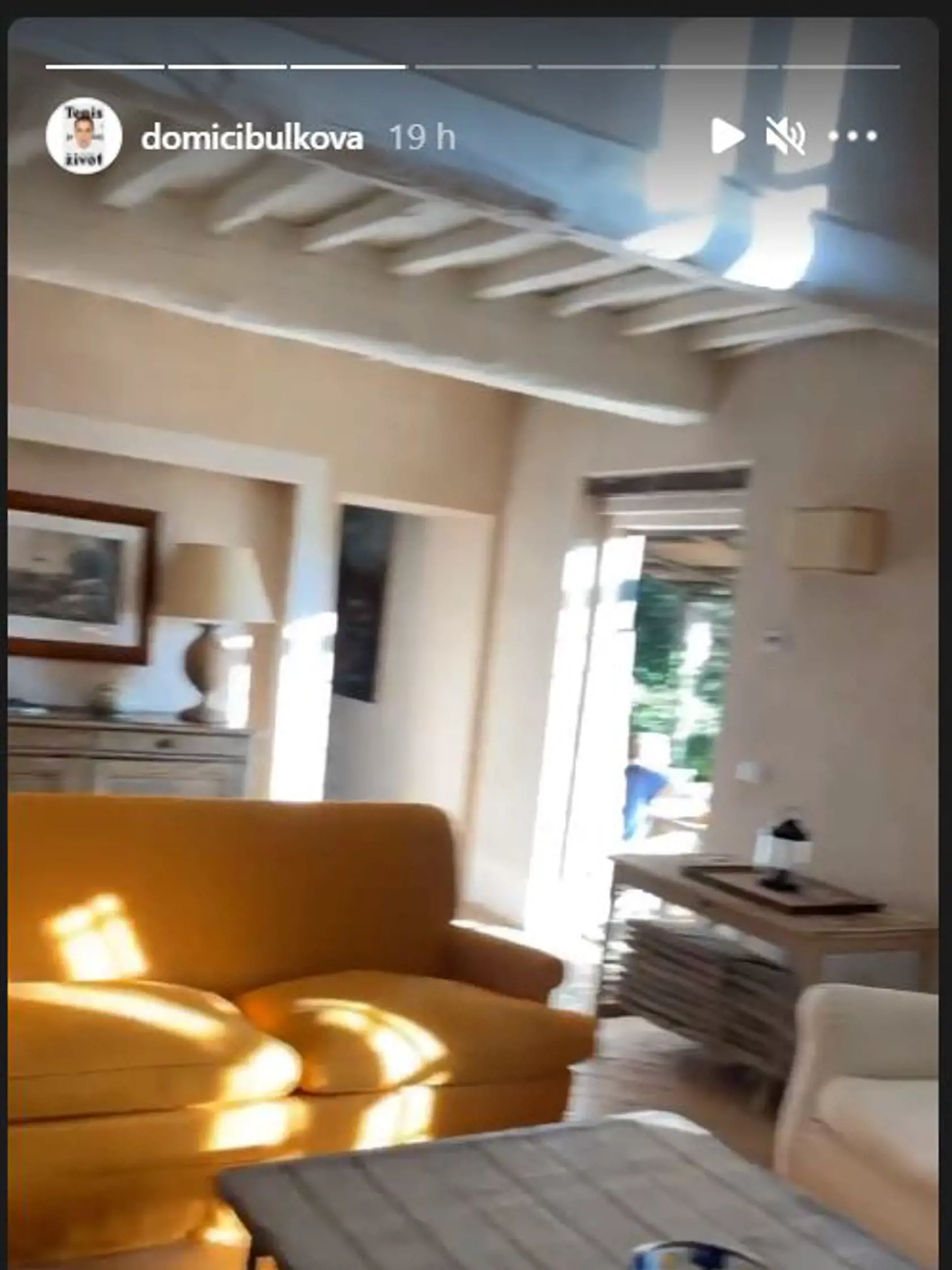 Cibulková v deň lúpeže zdieľala na Instagrame zábery z Toskánska, kde podľa všetkého odletela s rodinou.