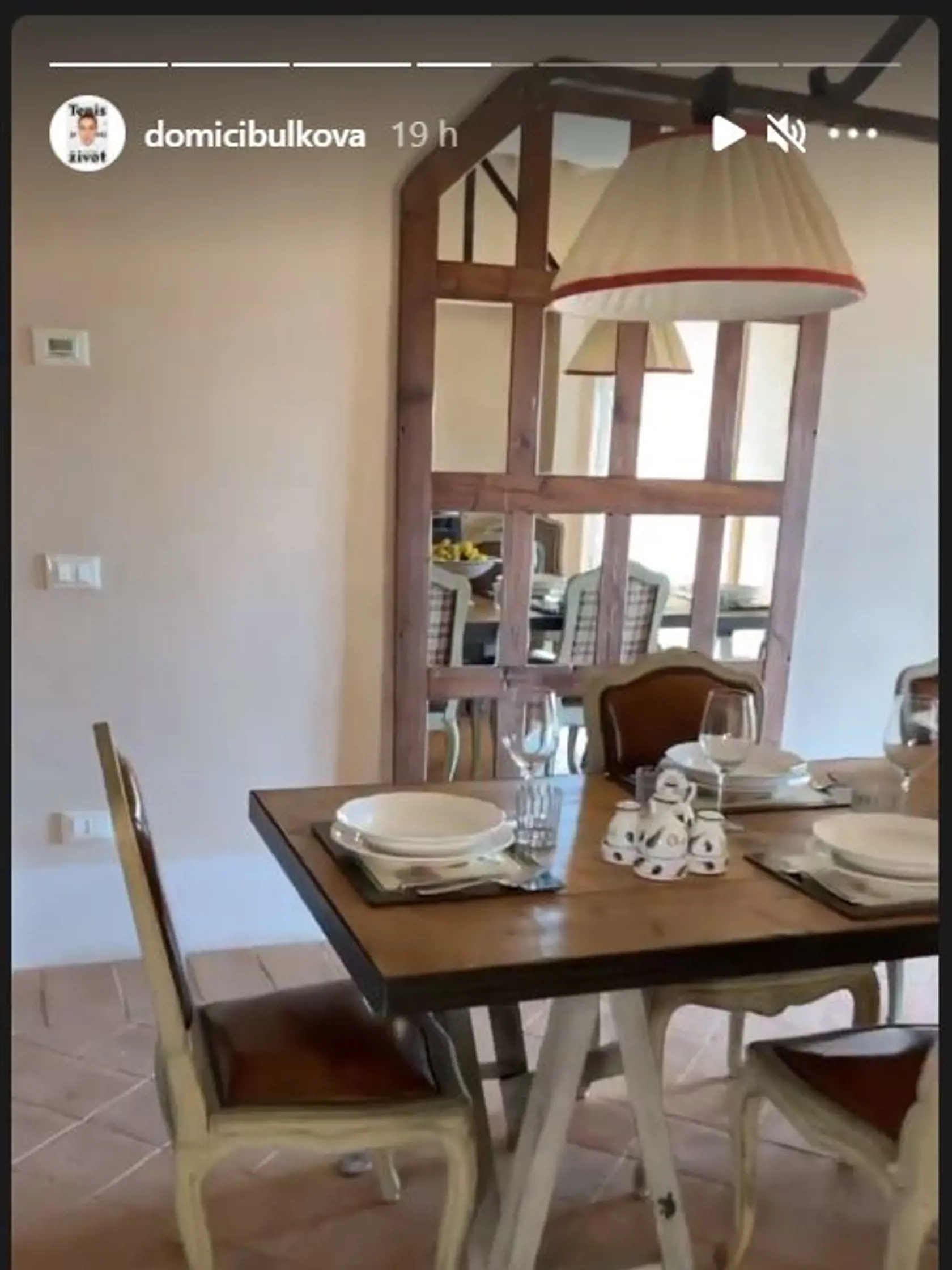 Cibulková v deň lúpeže zdieľala na Instagrame zábery z Toskánska, kde podľa všetkého odletela s rodinou.