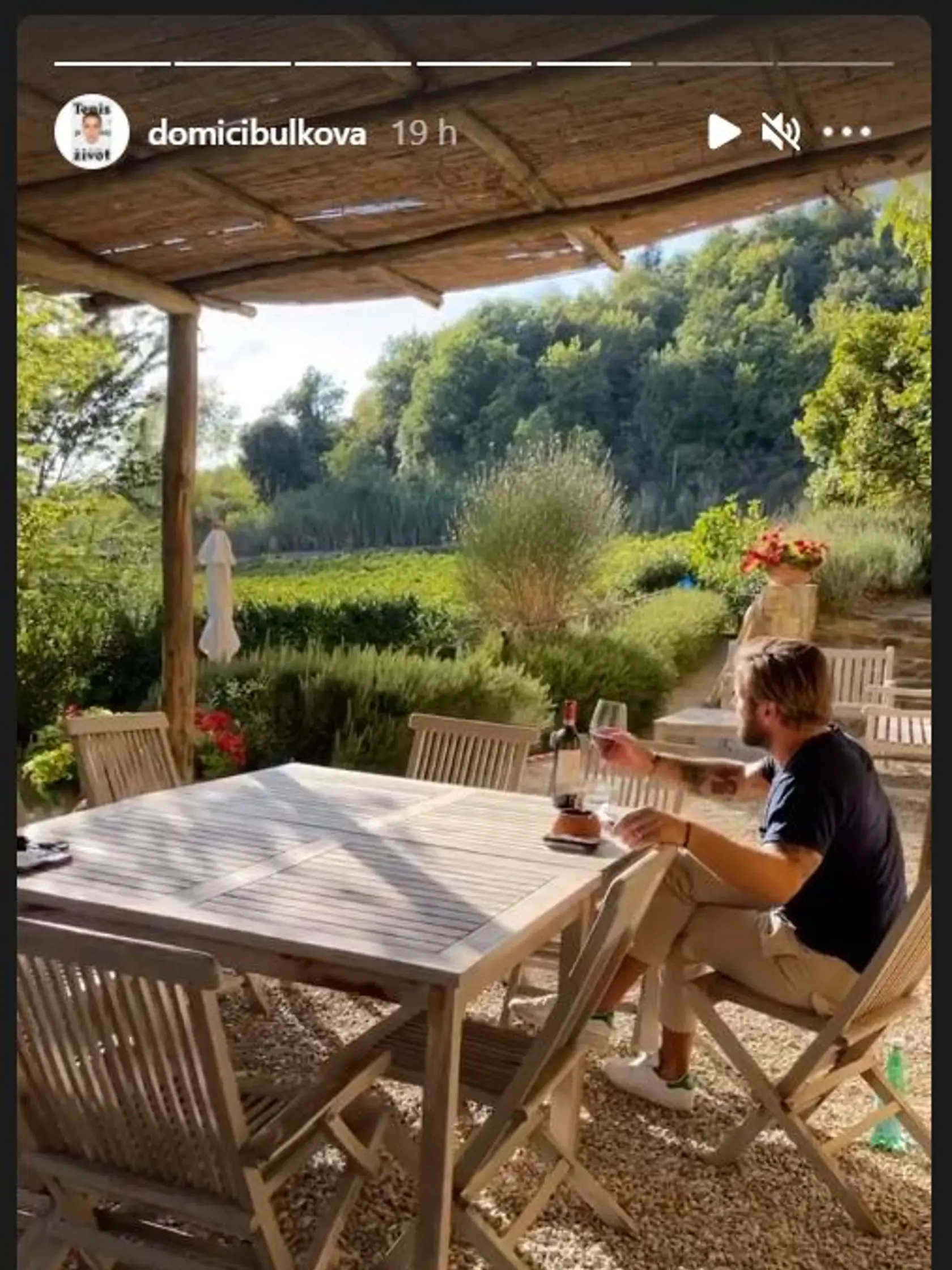 Cibulková v deň lúpeže zdieľala na Instagrame zábery z Toskánska, kde podľa všetkého odletela s rodinou.