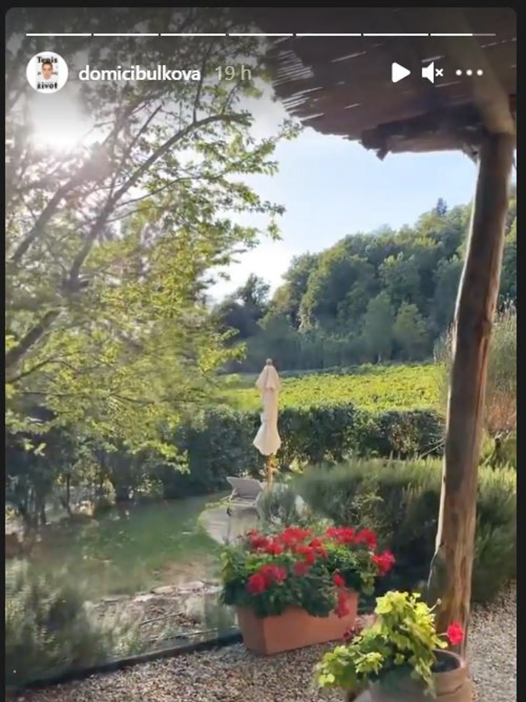 Cibulková v deň lúpeže zdieľala na Instagrame zábery z Toskánska, kde podľa všetkého odletela s rodinou.