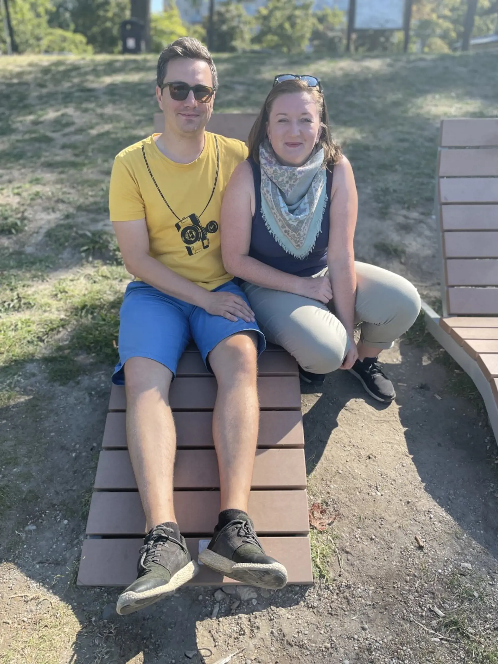 Mirek (33) a Agáta (32), Zlín: Peniaze máme na bežných účtoch aj sporiacich. Uvažujeme o nejakom zhodnocovaní, o nejakých termínovaných vkladoch a podobne. Finančnú rezervu samozrejme máme tiež, odhadli by sme to aj na vyše roka.