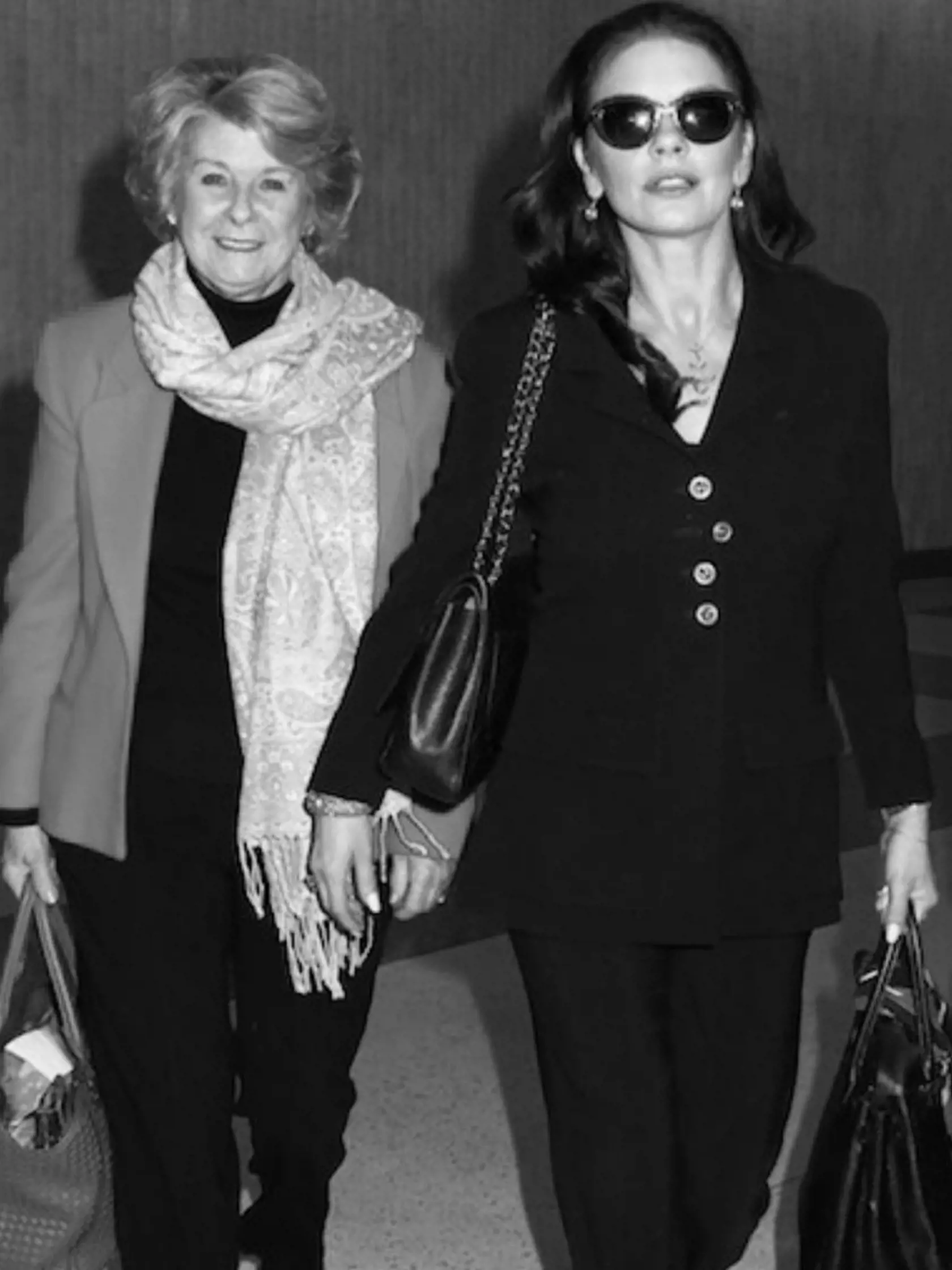 Catherine Zeta-Jones s mamou