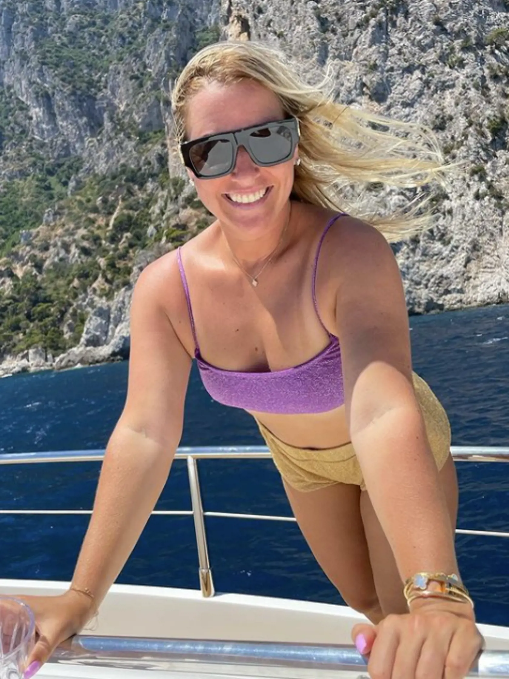 Dominika Cibulkova si dokáže užiť leto. O jej syna sa zatiaľ stará skúsená opatrovateľka.