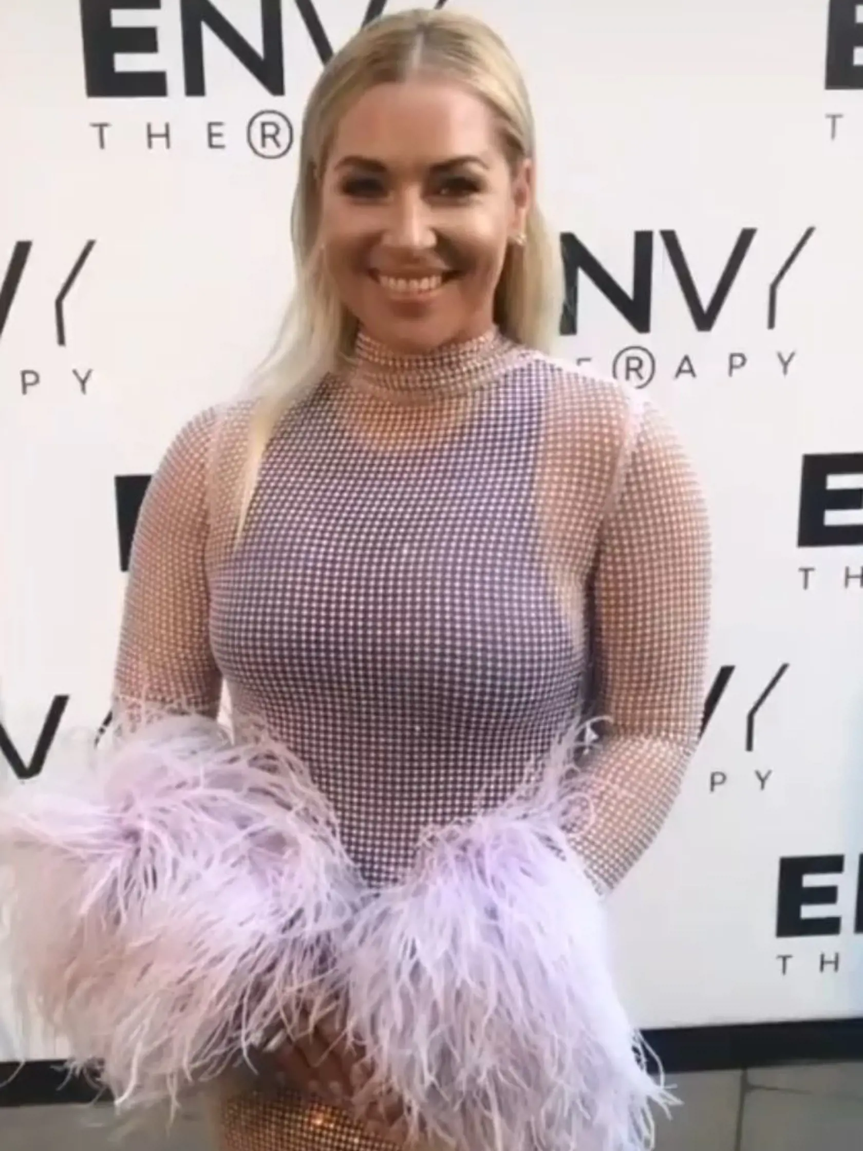 Dominika Cibulková je známa svojou extravagantnosťou, no v pondelok v Prahe posunula svoj štýl ešte o level vyššie.