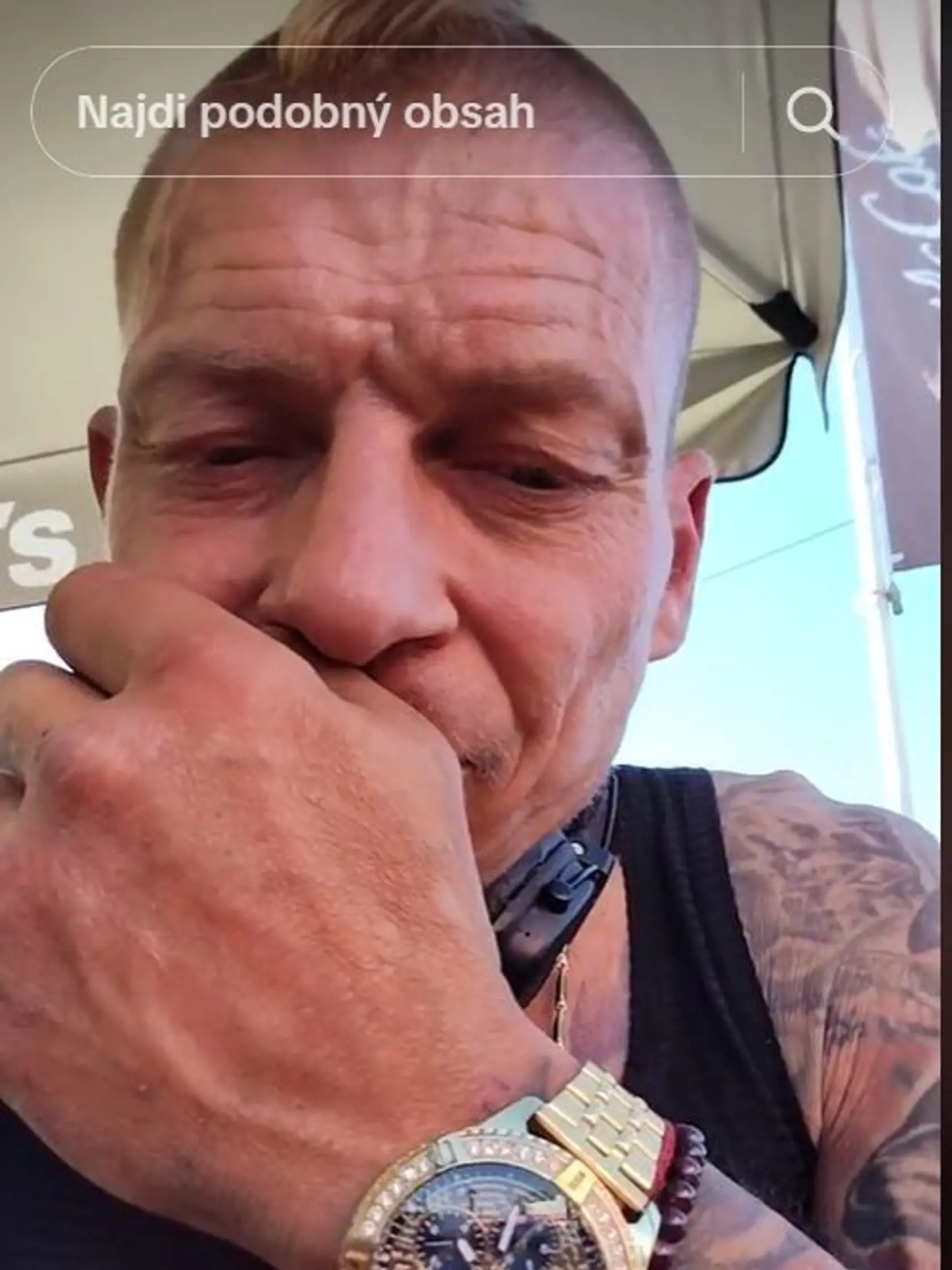 Lukáš Hoffmann sa chváli na Tik Toku rôzynmi bicyklami a množstvom hodiniek.