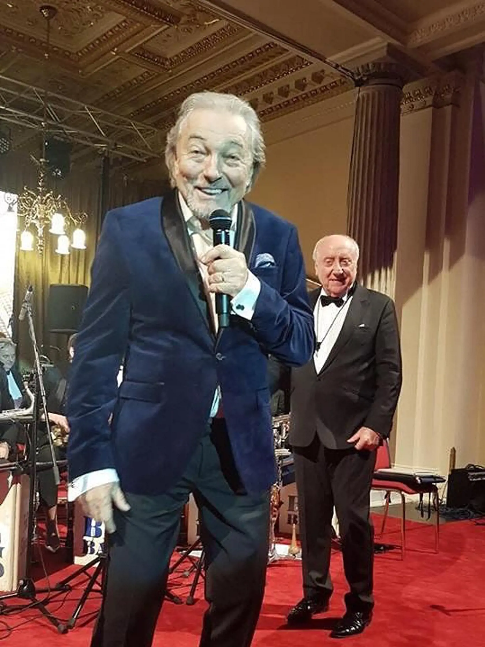 Karel Gott na Žofíne počas jedného z posledných vystúpení. Na tomto javisku bola vystavená jeho rakva.