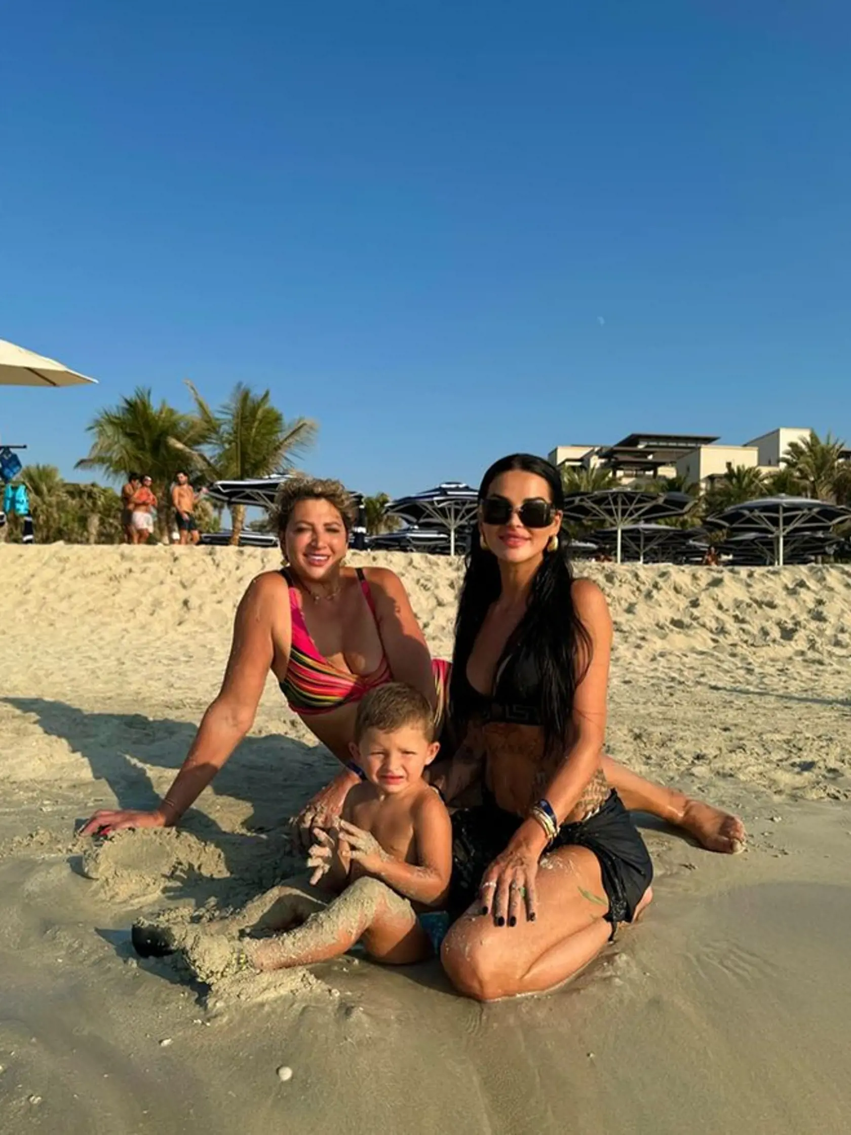 Bez mamy ani na krok. Plačková zbalila mamu a synčeka Dionka a takto si spolu užívajú v Dubaji.