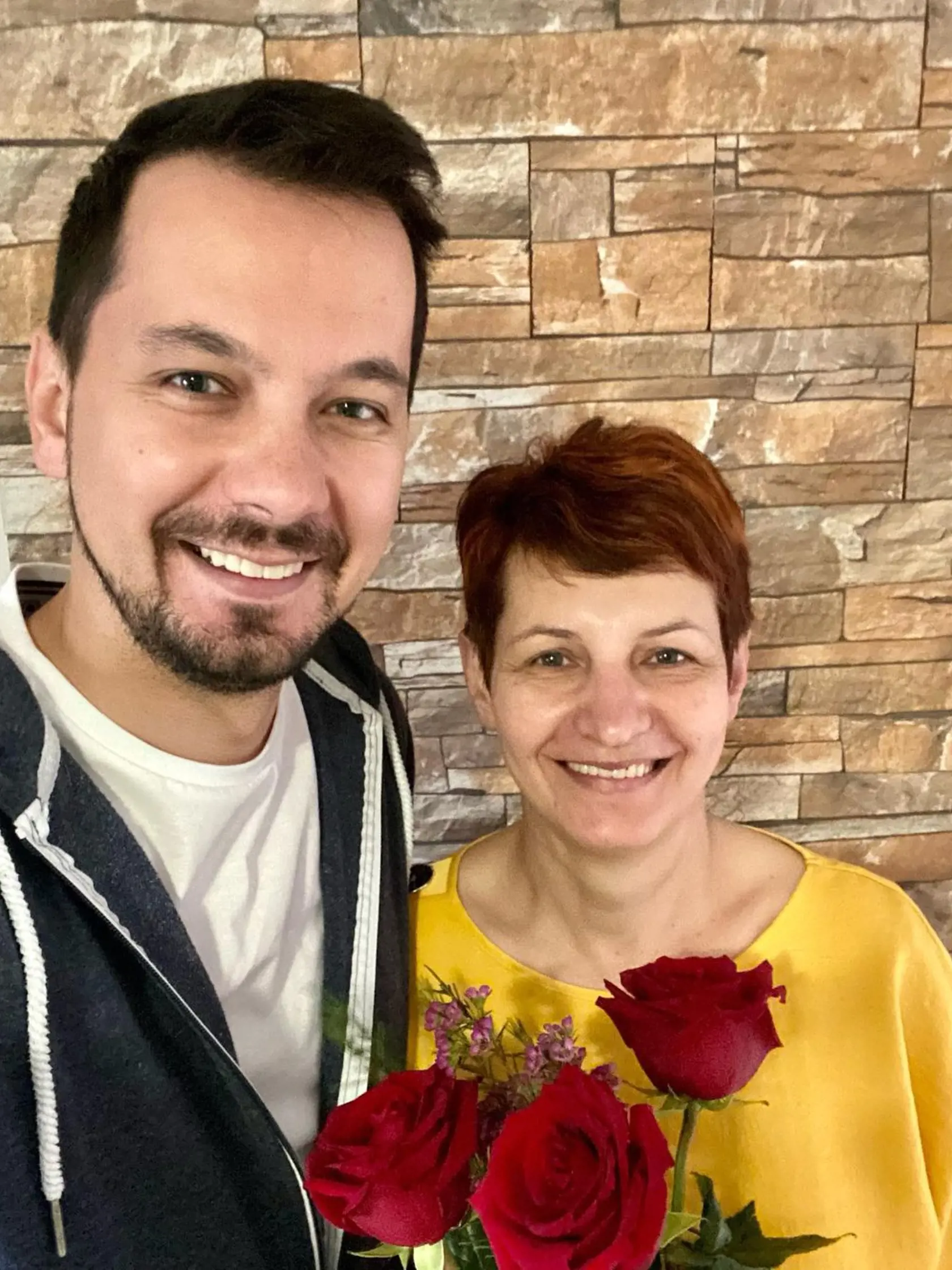 Podpredseda Za ľudí Juraj Šeliga so svojou mamou na Deň matiek.