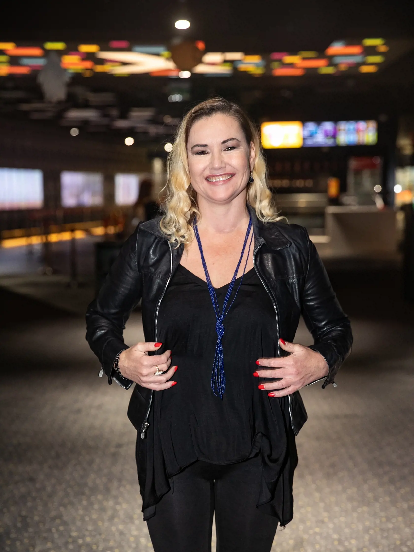 Príchody na premiéru sci-fi filmu DUNA. Na fotke je Zuzana Haasová.