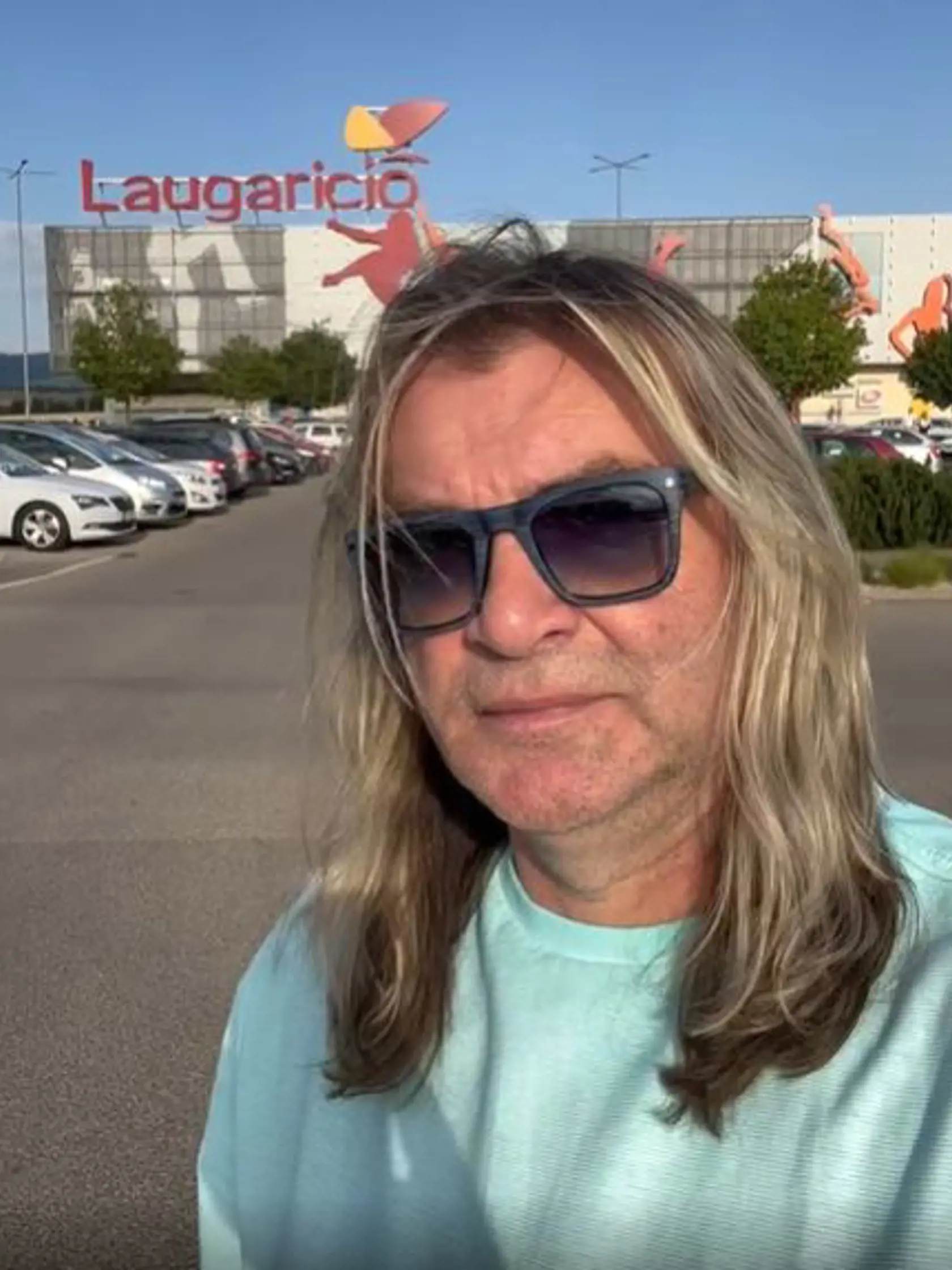 Po rokoch je Braňo opäť na výslní. Minulosť nechal za železnými dverami a nemá rád, ak mu to niekto neustále pripomína. Hudobník sa neobzerá späť, žije prítomnosťou a s nádejou hľadí do budúcnosti.