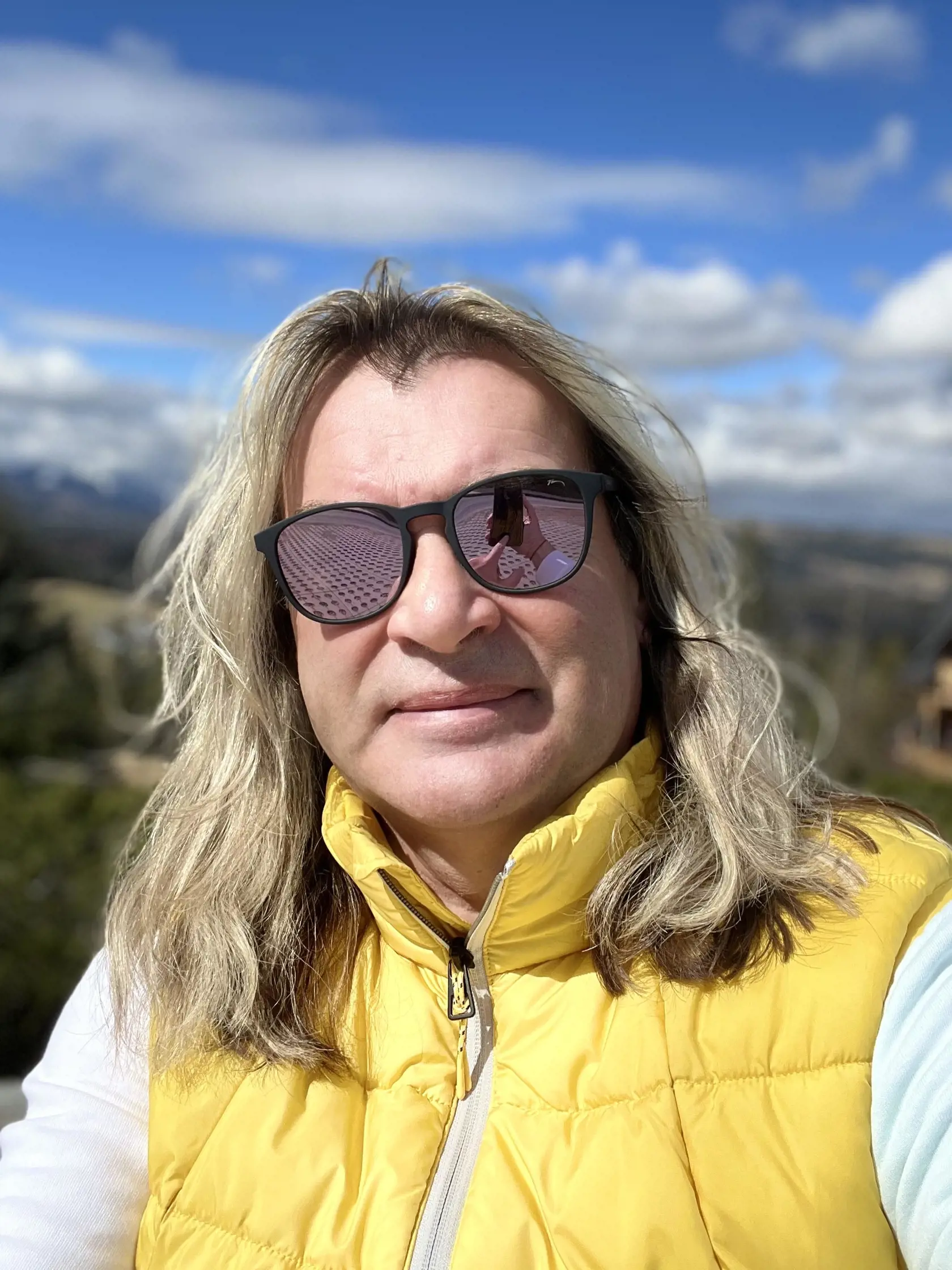 Hudobník priznáva, že dobíja ho pobyt v prírode, ale aj jeho pokojný šťastný život bez alkoholu.