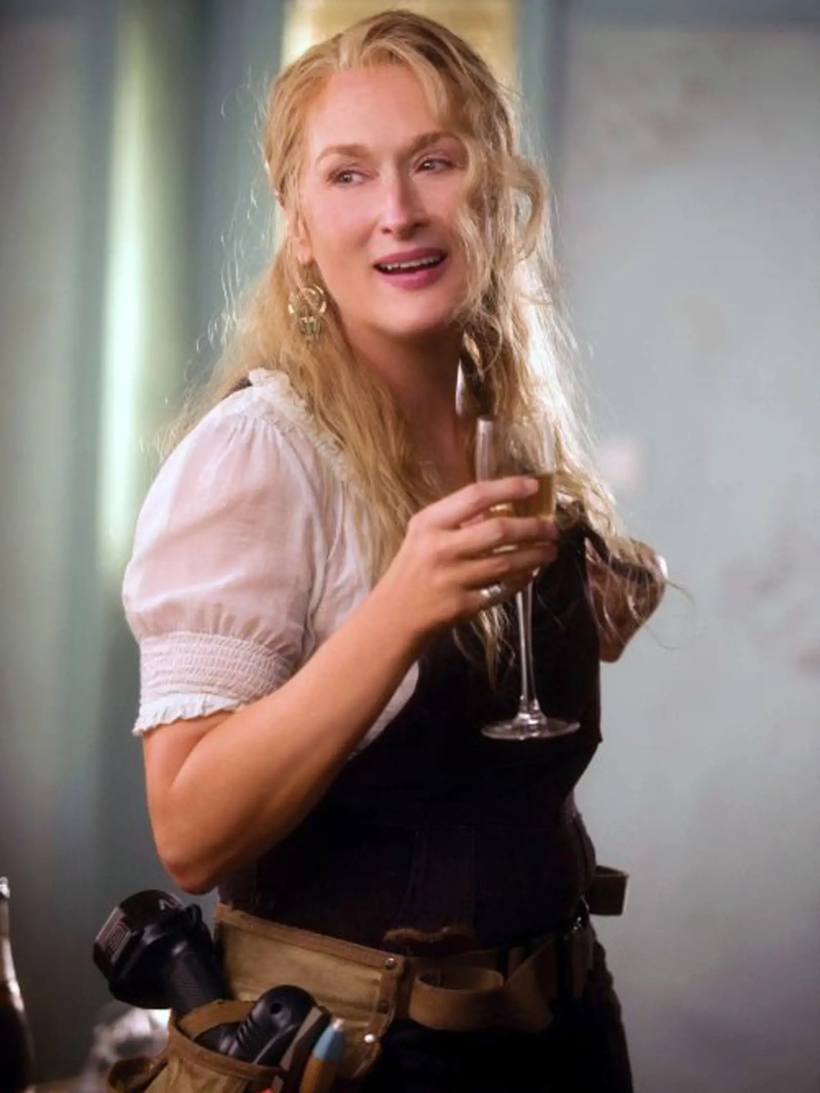 KK18 - Na snímke Meryl Streepová poèas snímky z filmu Mamma Mia!, ktorý bol nominovaný 11. decembra 2008 na Zlatý glóbus v kategórii najlepšia komédia alebo muzikál v rámci 66. roèníka Zlatého glóbusu. FOTO TASR/AP In this image released by Universal Pictures, Meryl Streep is shown in a scene from, "Mamma Mia!."  The film was nominated for a Golden Globe for best motion picture comedy or musical on Thursday, Dec. 11, 2008.  The awards will be held on Jan. 11 in Beverly Hills, Calif. (AP Photo/Un