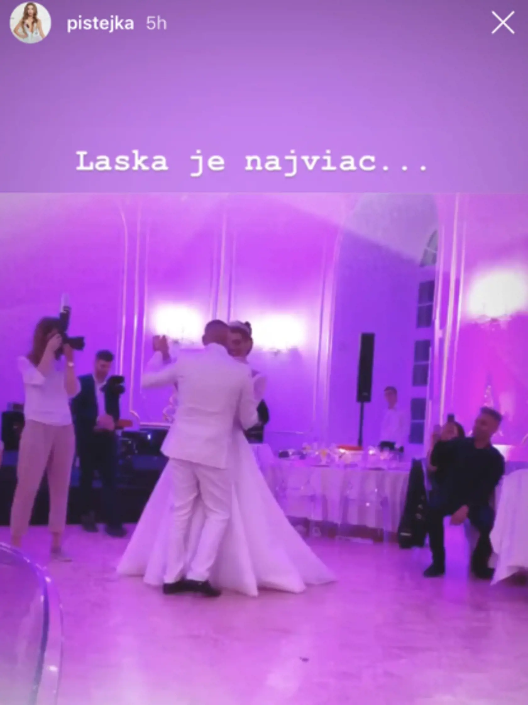 Jana Pištejová zverejnila Jasminine šaty v plnej paráde.