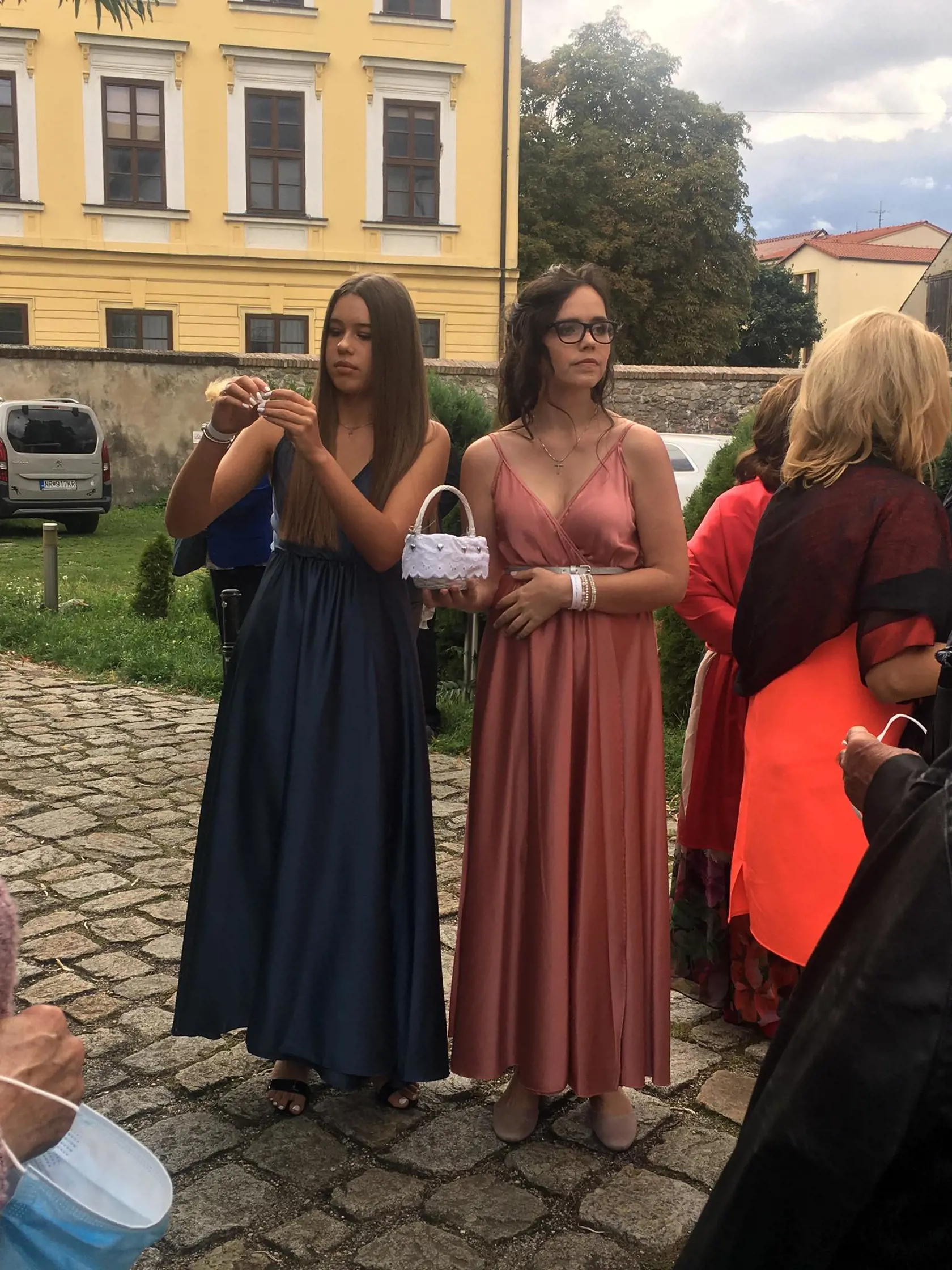 Dcéra Karin Majtánovej (vpravo).