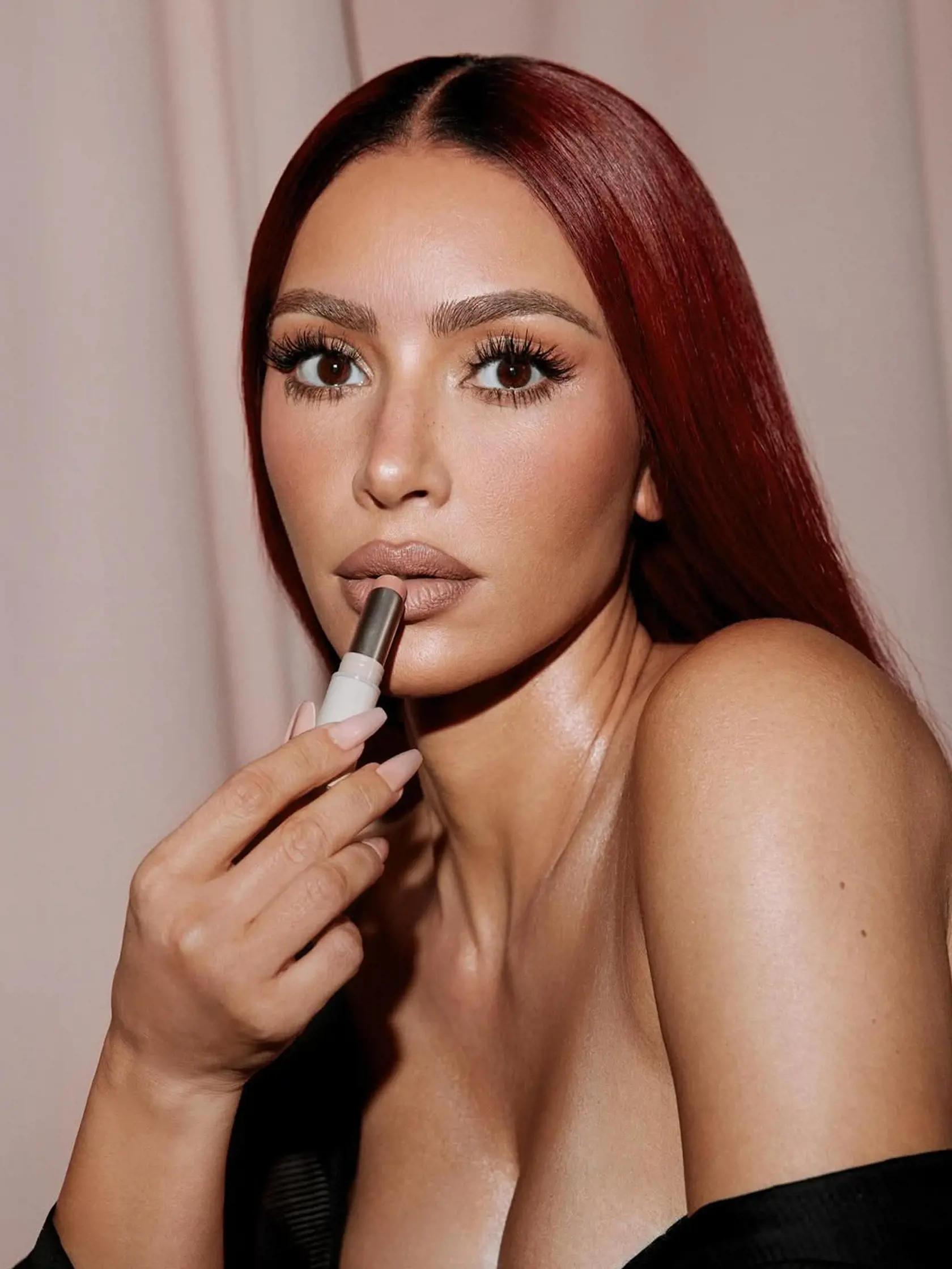 Kim Kardashian má značku SKKN BY KIM