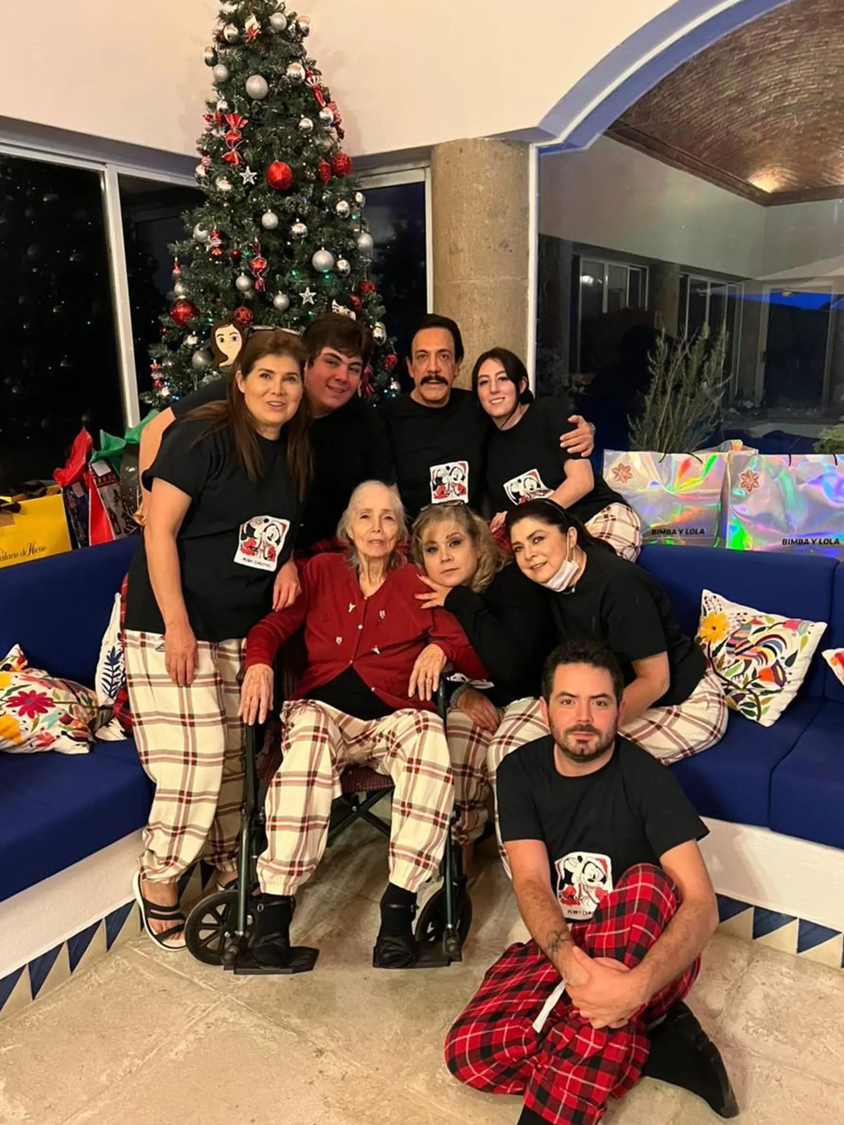 Victoria Ruffo s celou rodinou na Vianoce.