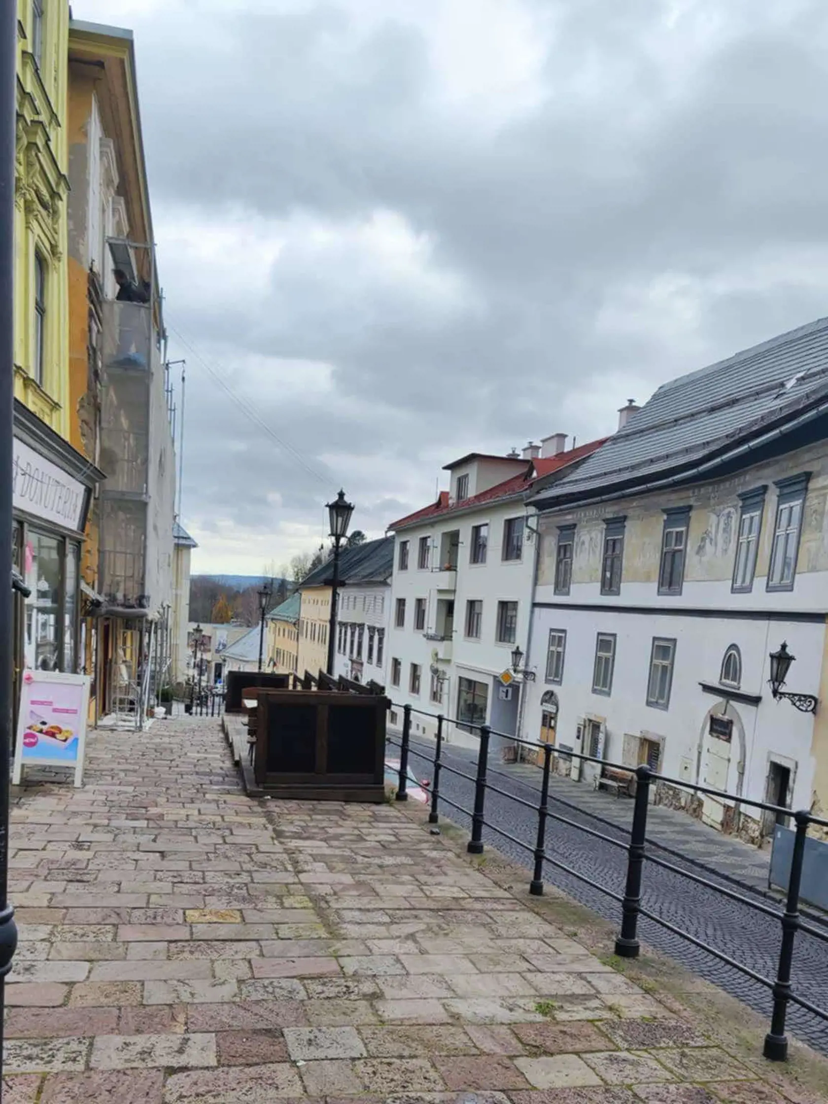 Mimoriadna situácia v okresnom meste: Anonym sa vyhráža streľbou na verejnom priestranstve!