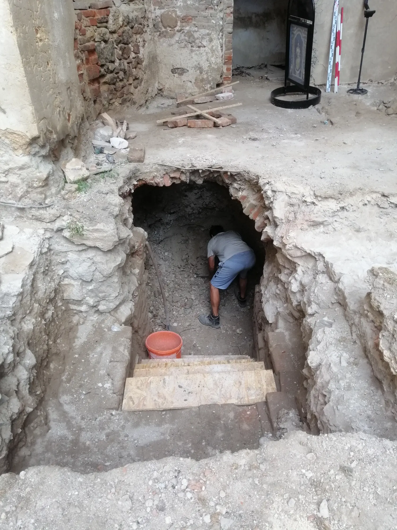 Úžasné nálezy objavili archeológovia aj pri odkrývaní krypty na Trenčianskom hrade.