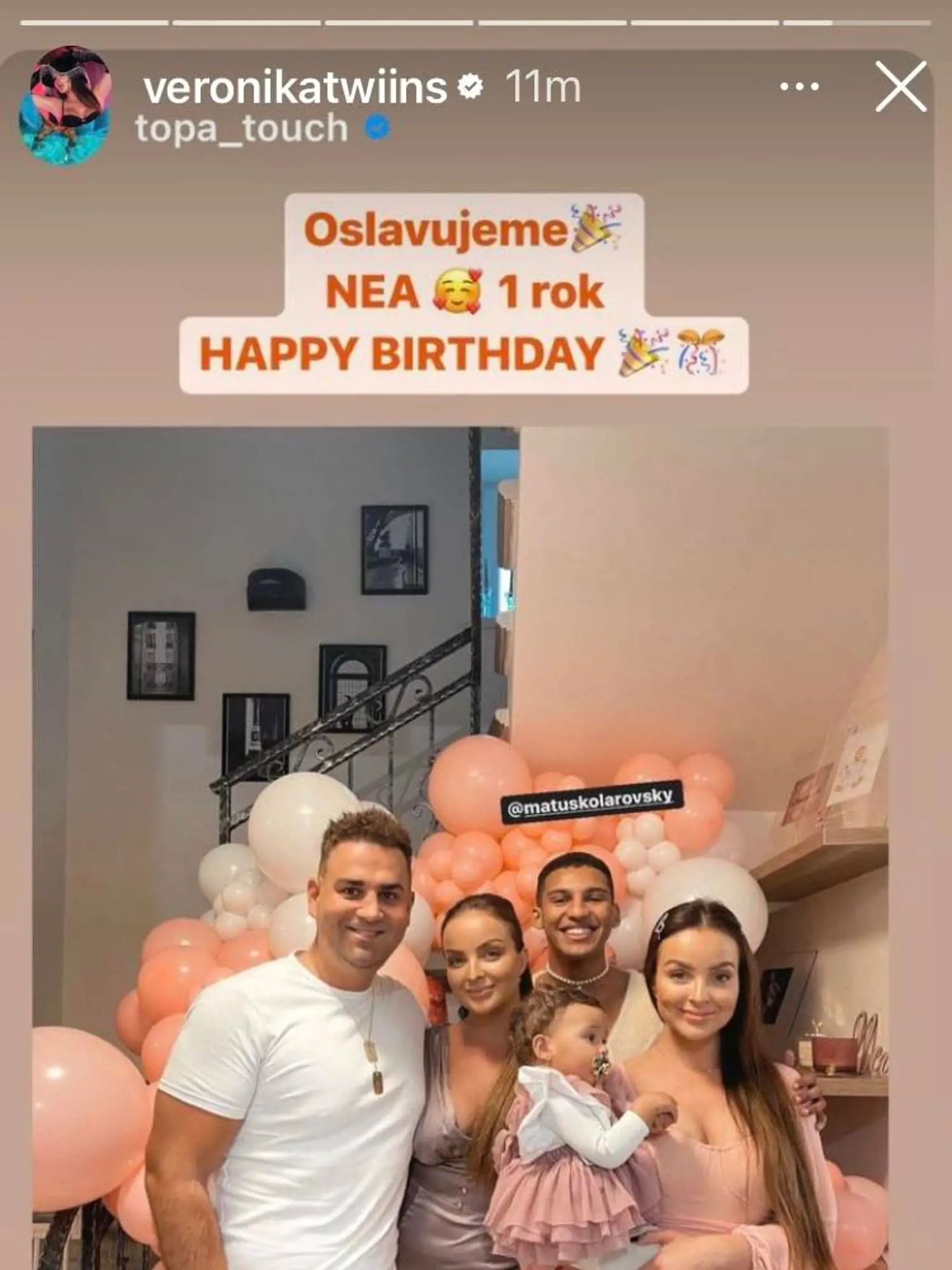 Dcéra twiinsky Veroniky Nízlovej Nea oslávila jeden rok. Na párty nechýbal ani jej otec - mladý herec Matúš Kolárovský.