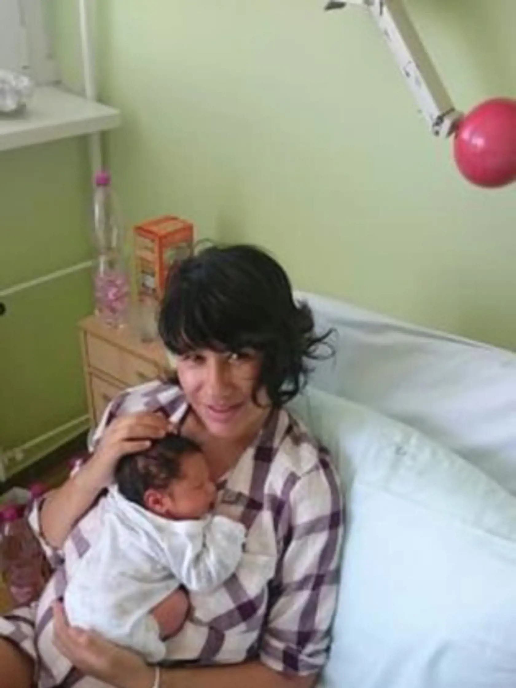 Poslankyňa Lucia Nicholsonová Ďurišová a jej synček Jakub.