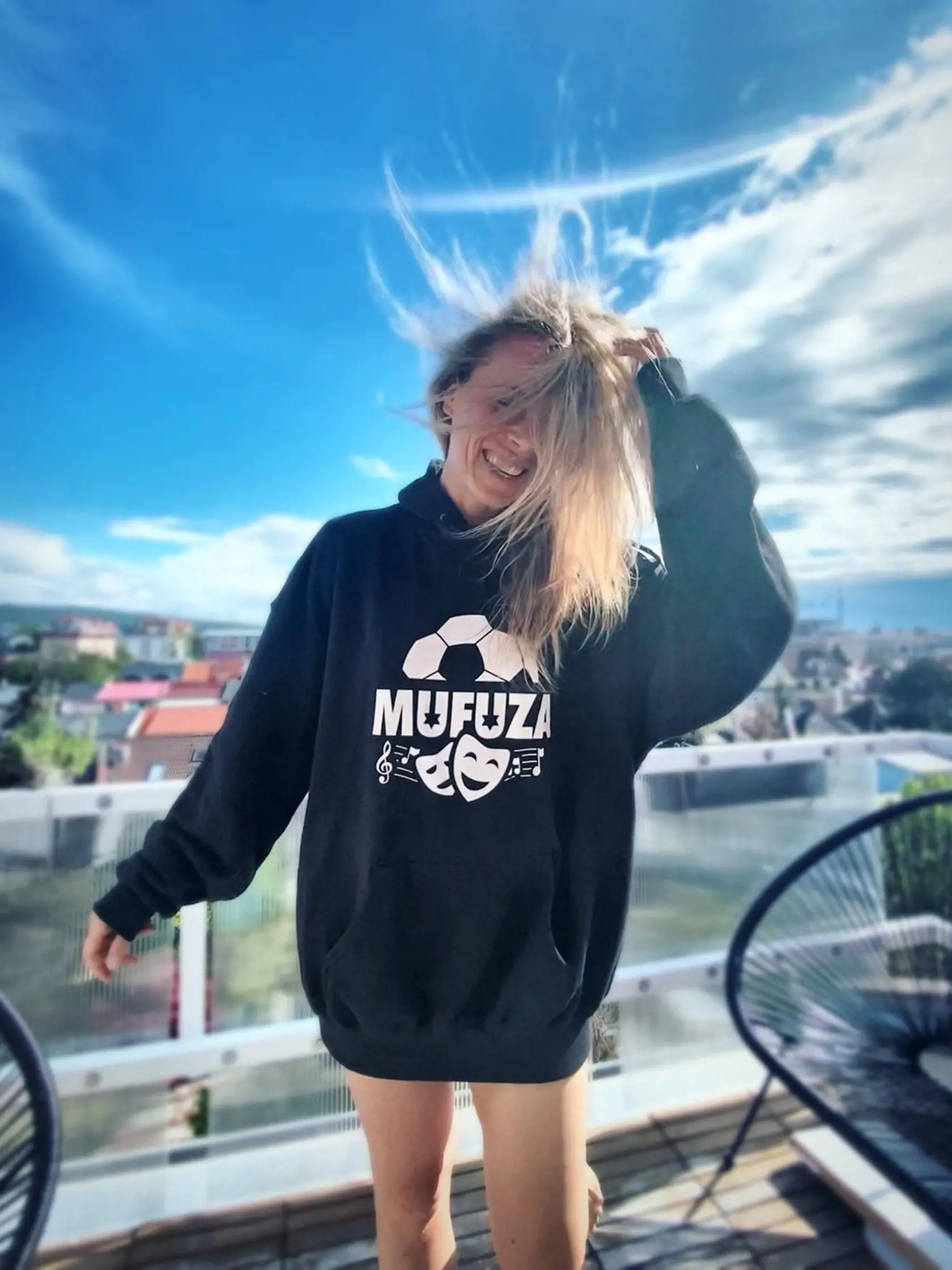 Mirka Partlová si plnými dúškami užíva svoj balkón a výhľady s ním spojené.