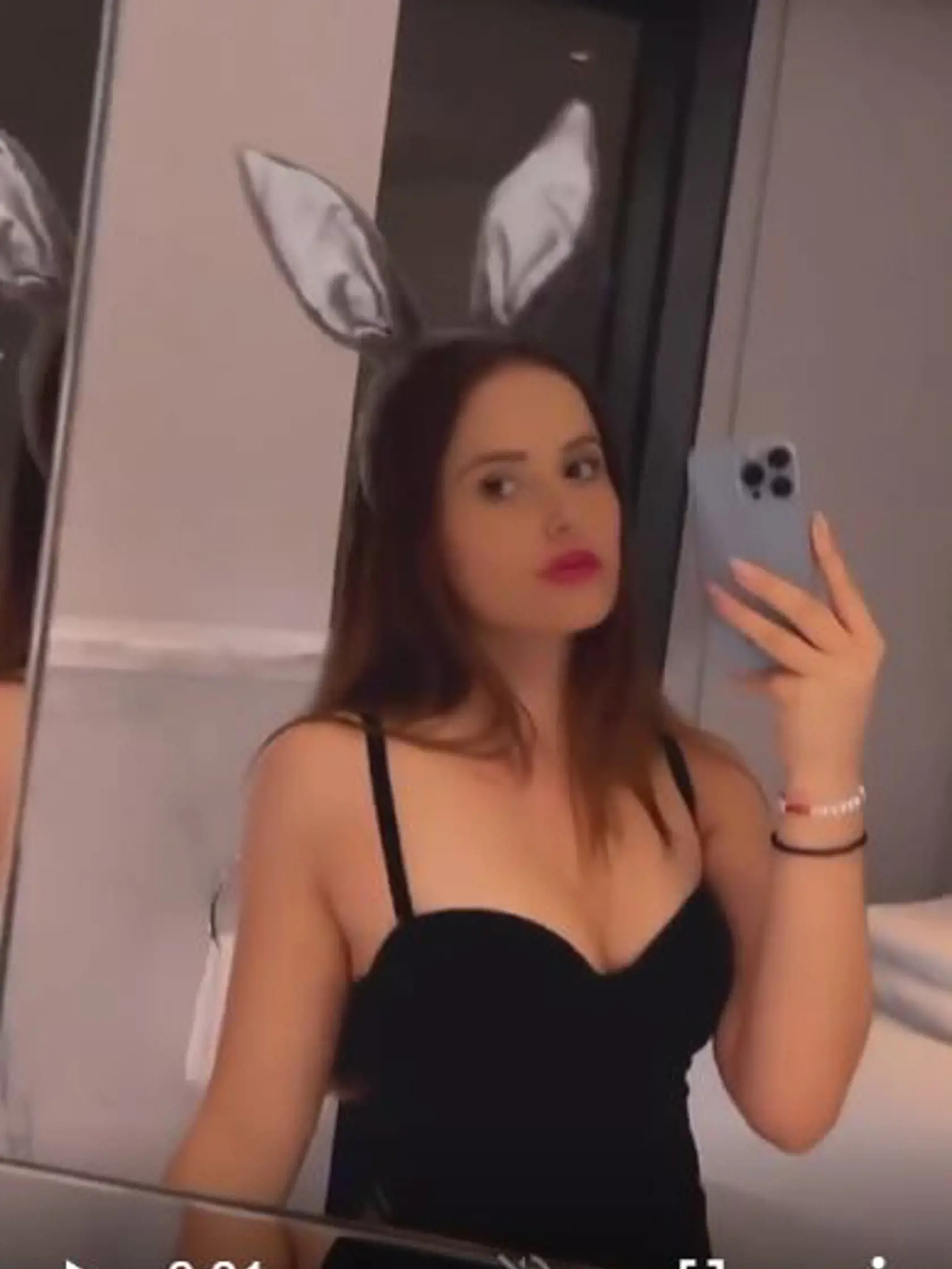 Tá vie, ako zaujať. Staršia dcéra Carmen a Roberta Geissenových len nedávno dovŕšila 18 rokov a už nevie, čo so sebou. Okrem toho, že sa na sociálnej sieti instagram neustále chváli svojim životom v luxuse, tentokrát sa s fanúšikmi rozhodla podeliť o čosi pikantnejšie zábery.